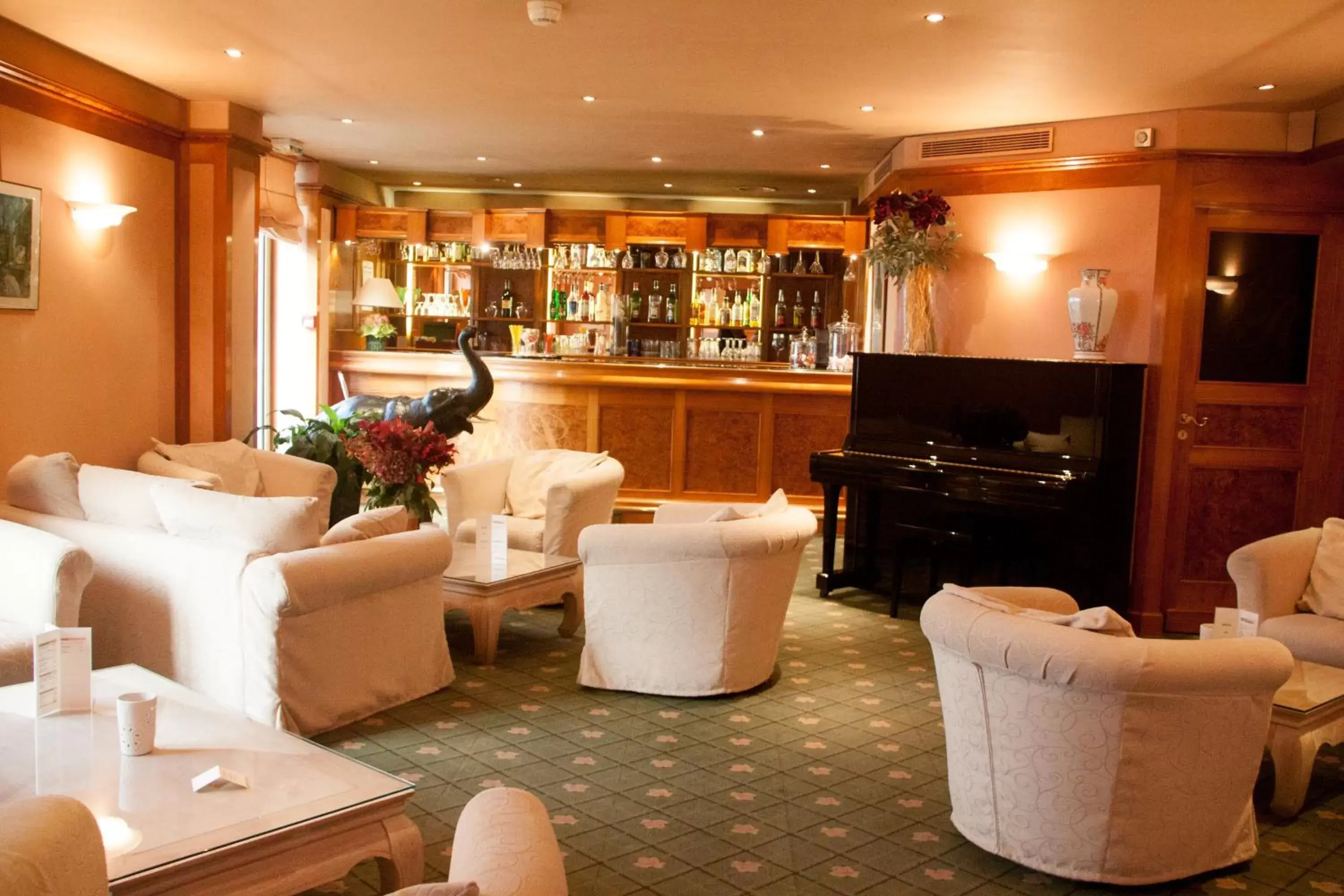 Lounge or bar, Lounge/Bar in Logis Hôtel Le Rivage