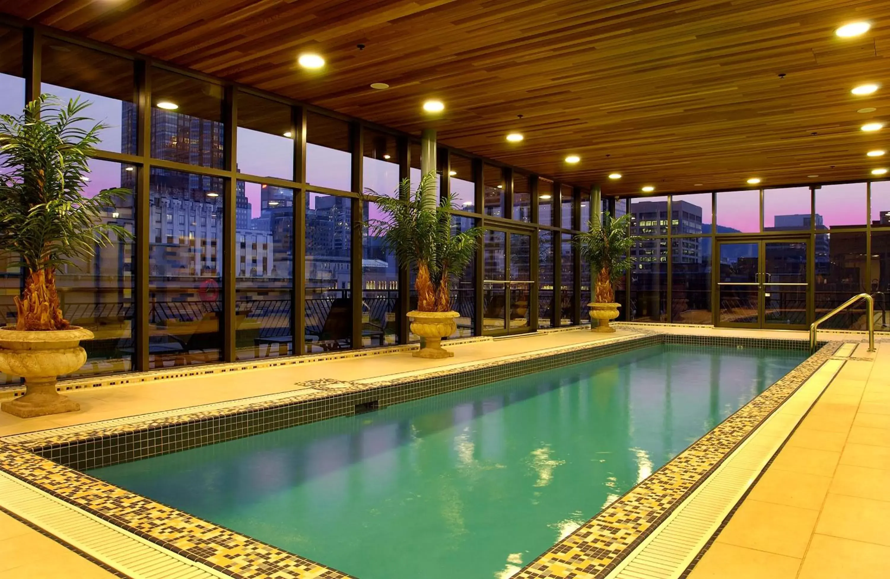 Swimming Pool in Le Square Phillips Hôtel & Suites