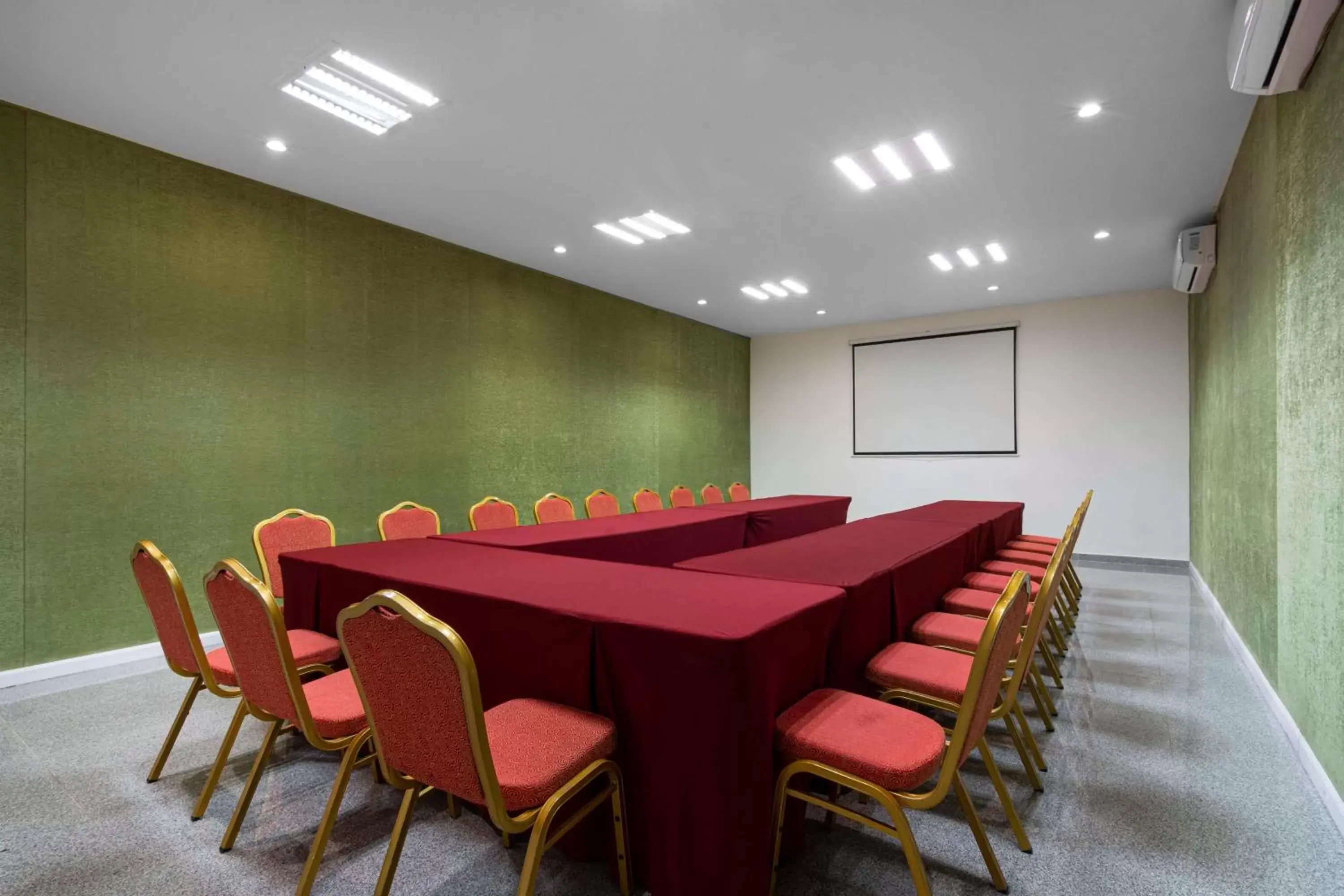 Meeting/conference room in Hilton MM Grand Hotel Puebla, Tapestry Collection