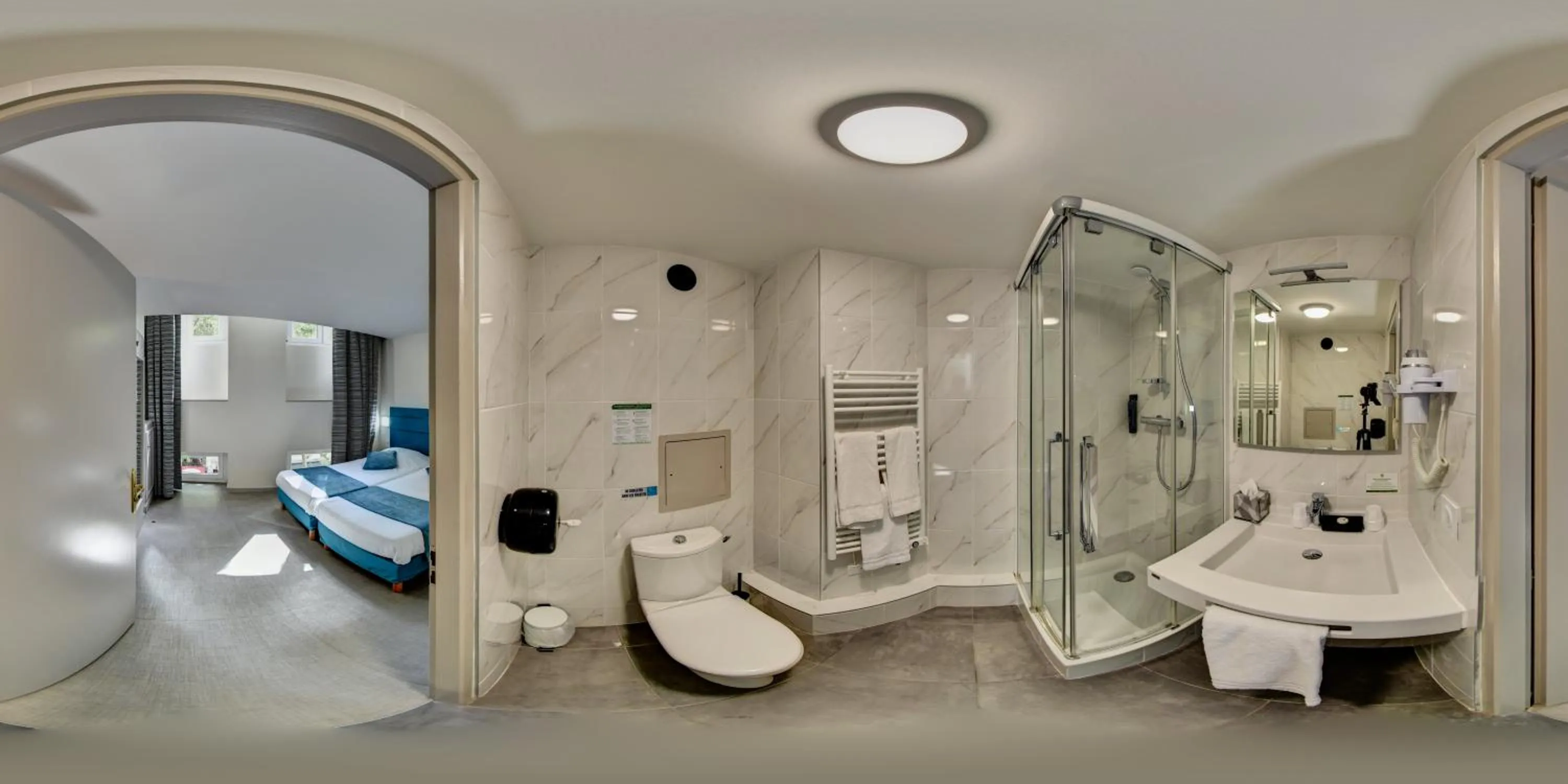 Shower in Hôtel du Parc