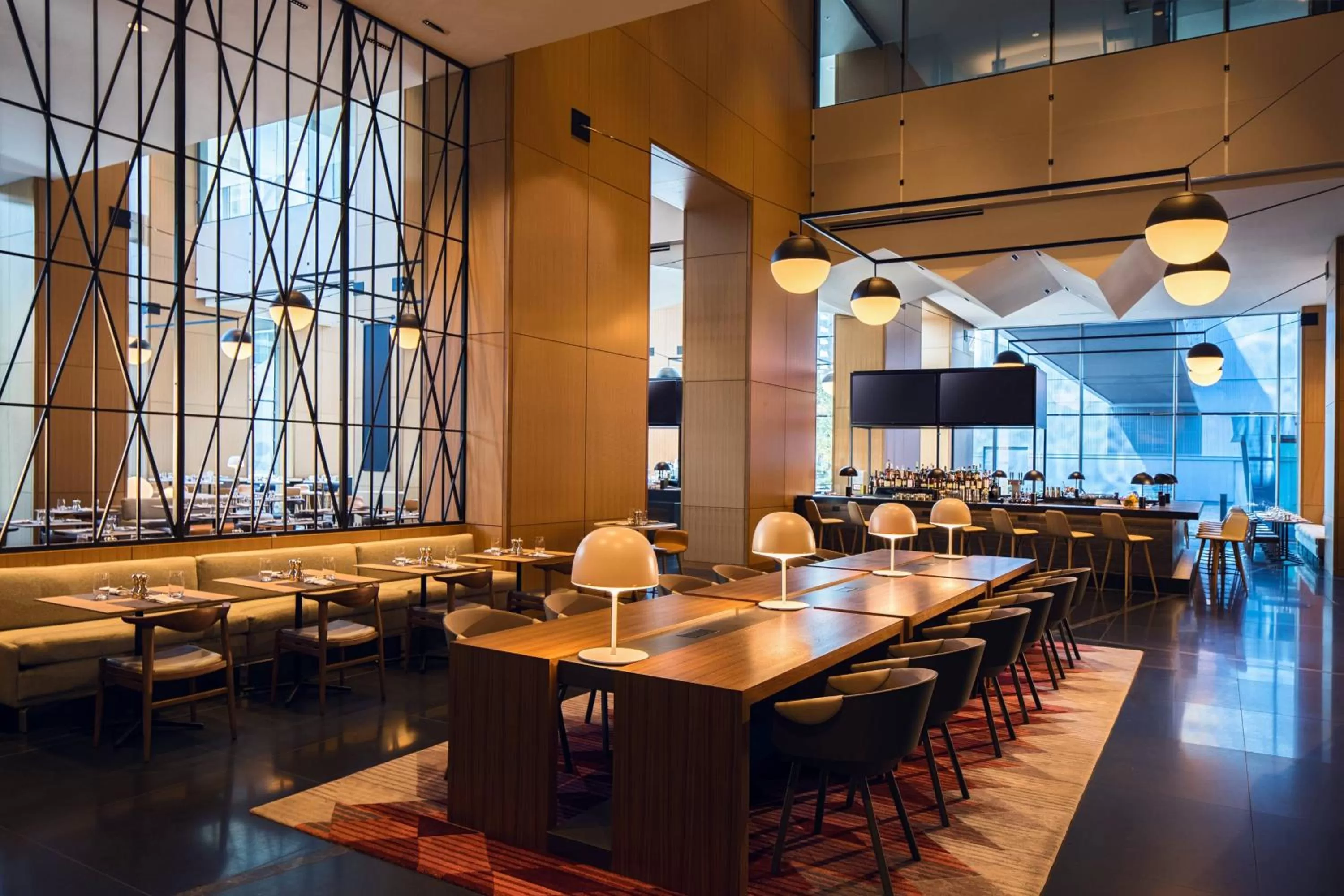 Restaurant/places to eat in Marriott Marquis Chicago