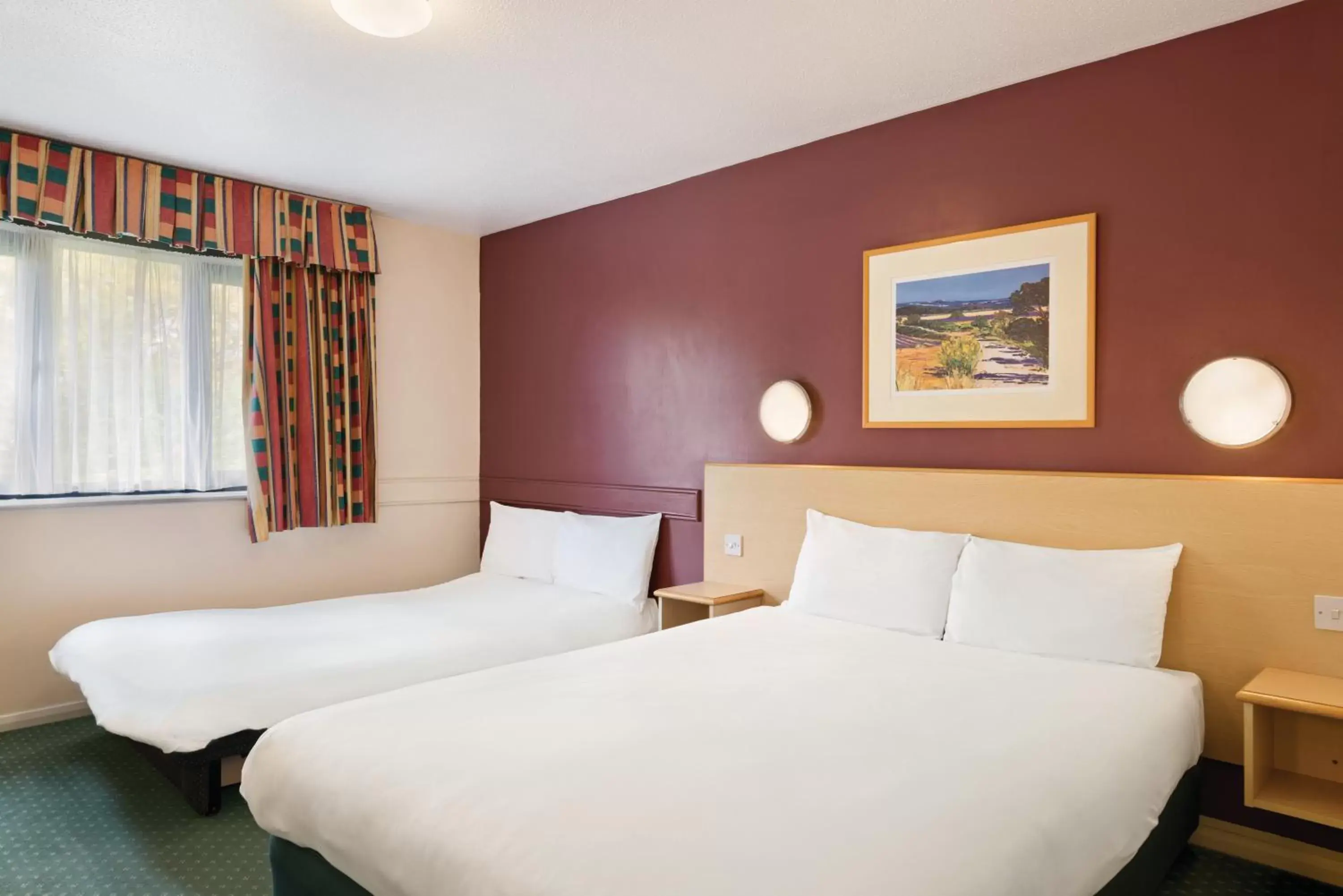 Bed in Days Inn Hotel Sheffield South