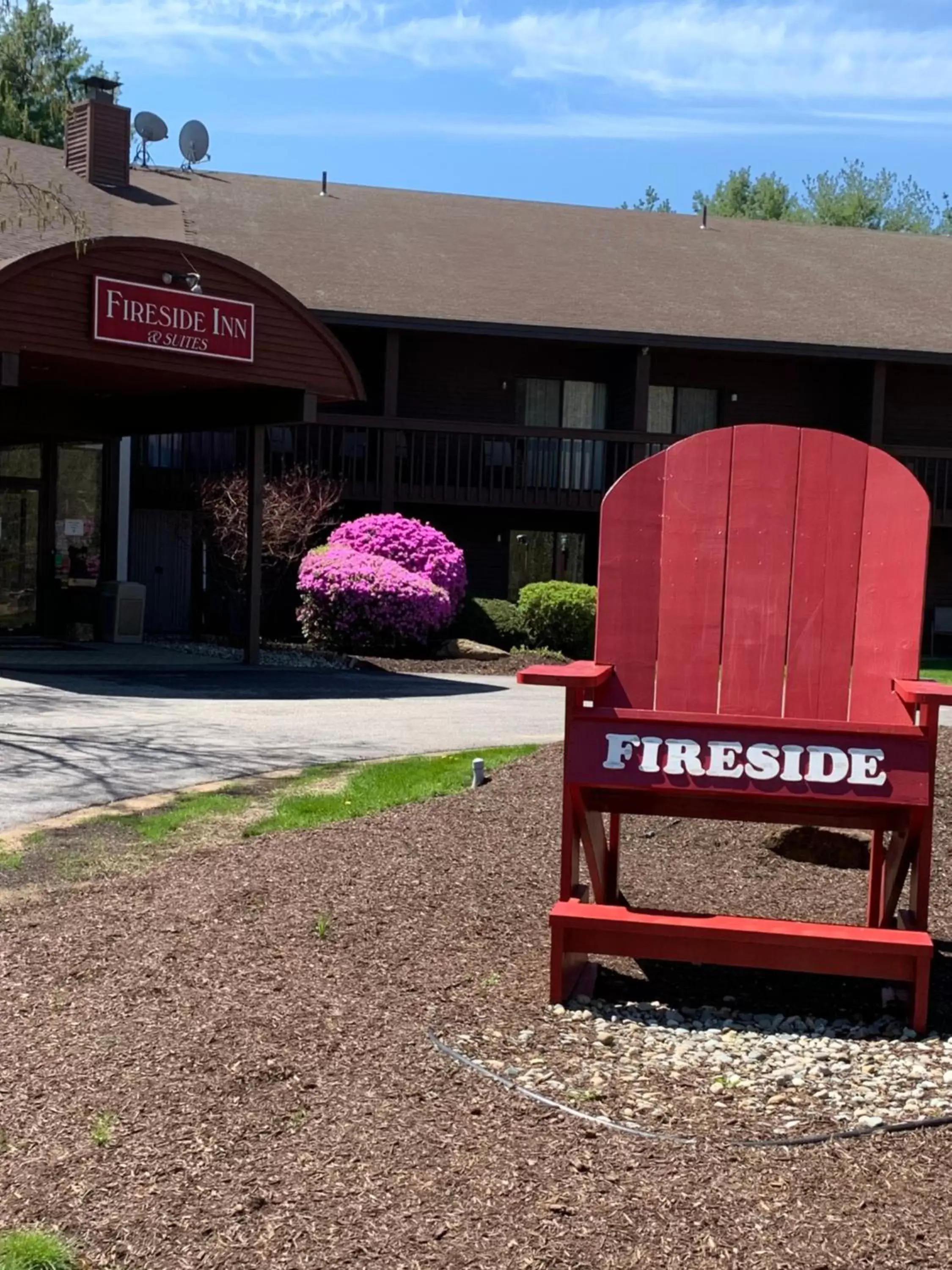 Property building in Fireside Inn & Suites Gilford