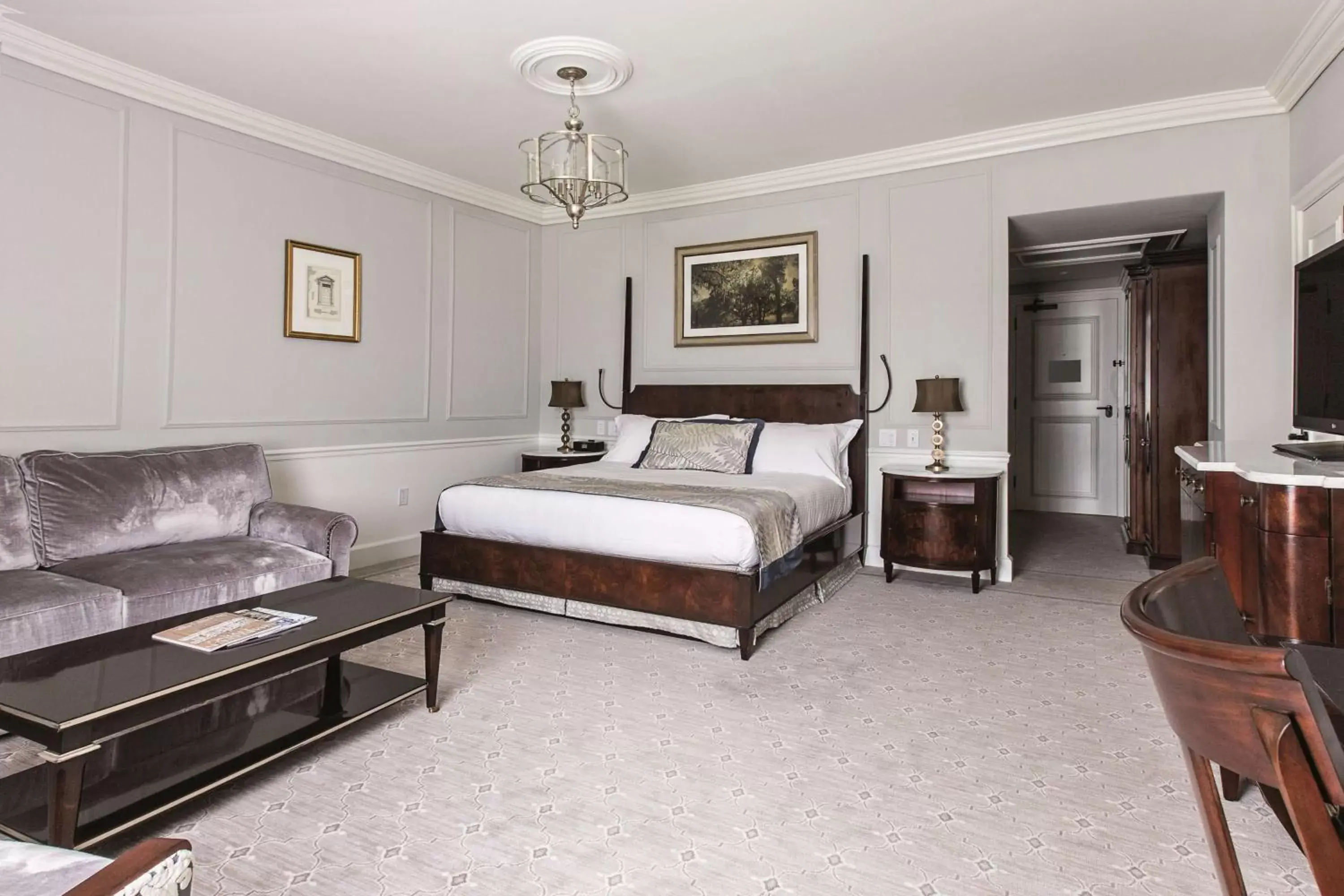 Photo of the whole room, Bed in The Charleston Place