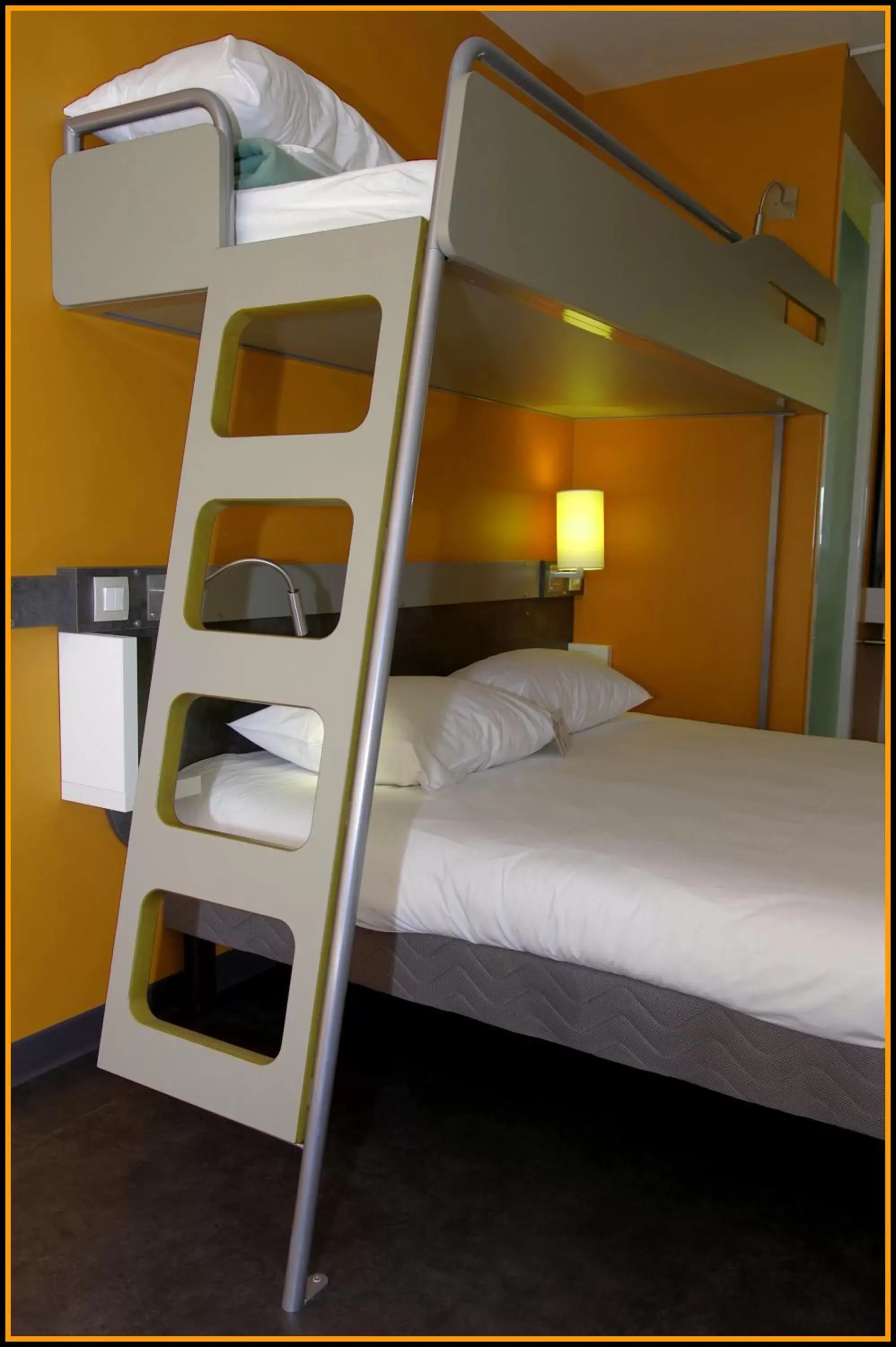 Photo of the whole room, Bunk Bed in ibis budget Aéroport Lyon Saint Exupéry