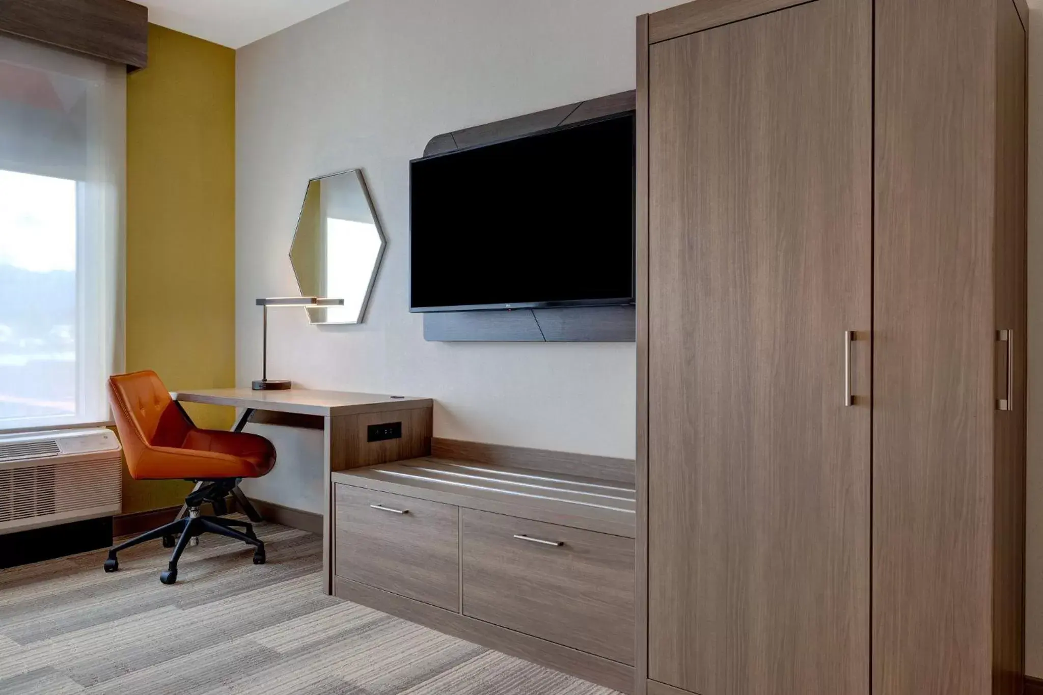 Photo of the whole room, TV/Entertainment Center in Holiday Inn Express & Suites - Glendale Downtown