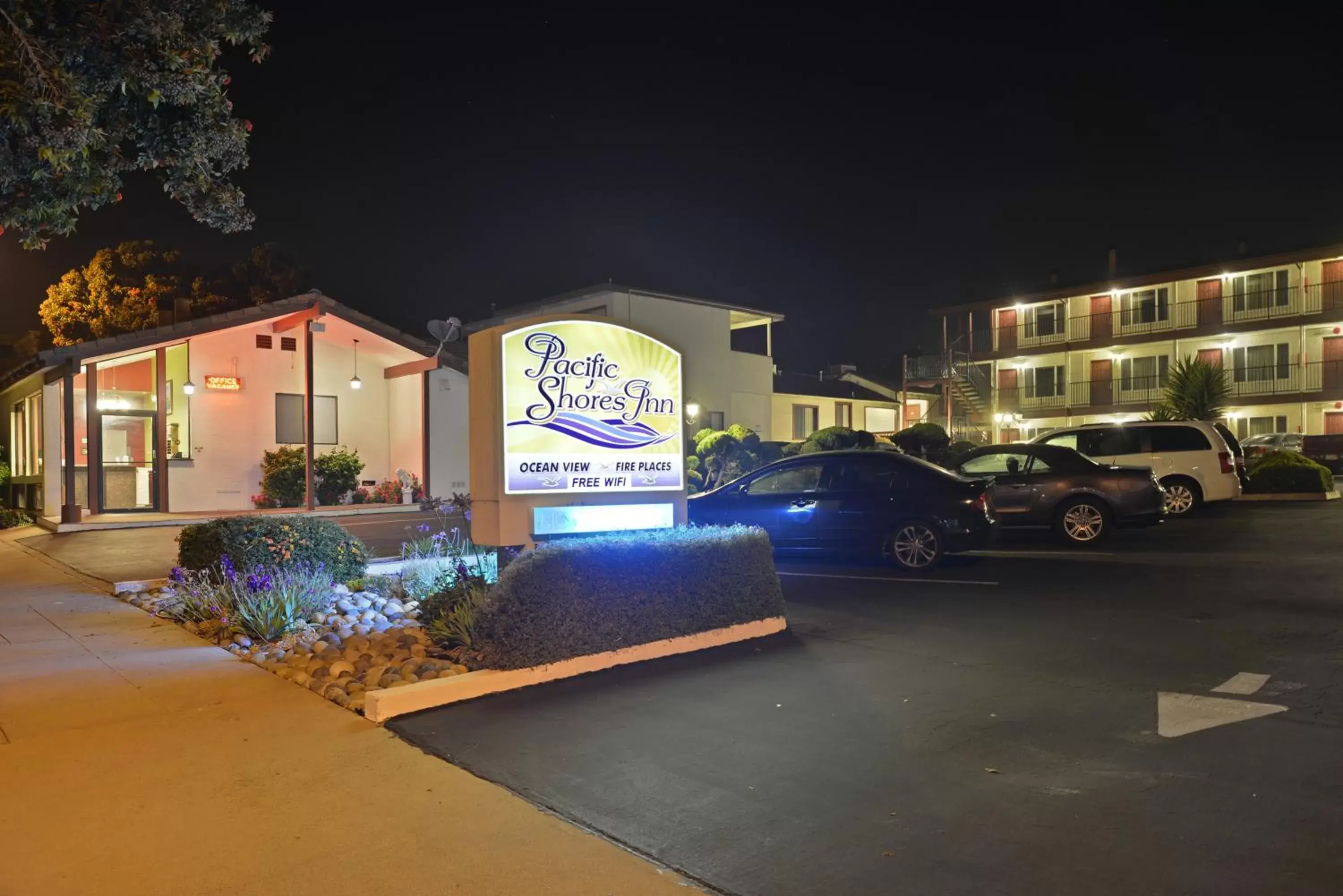 Facade/entrance, Property Building in Pacific Shores Inn - Morro Bay