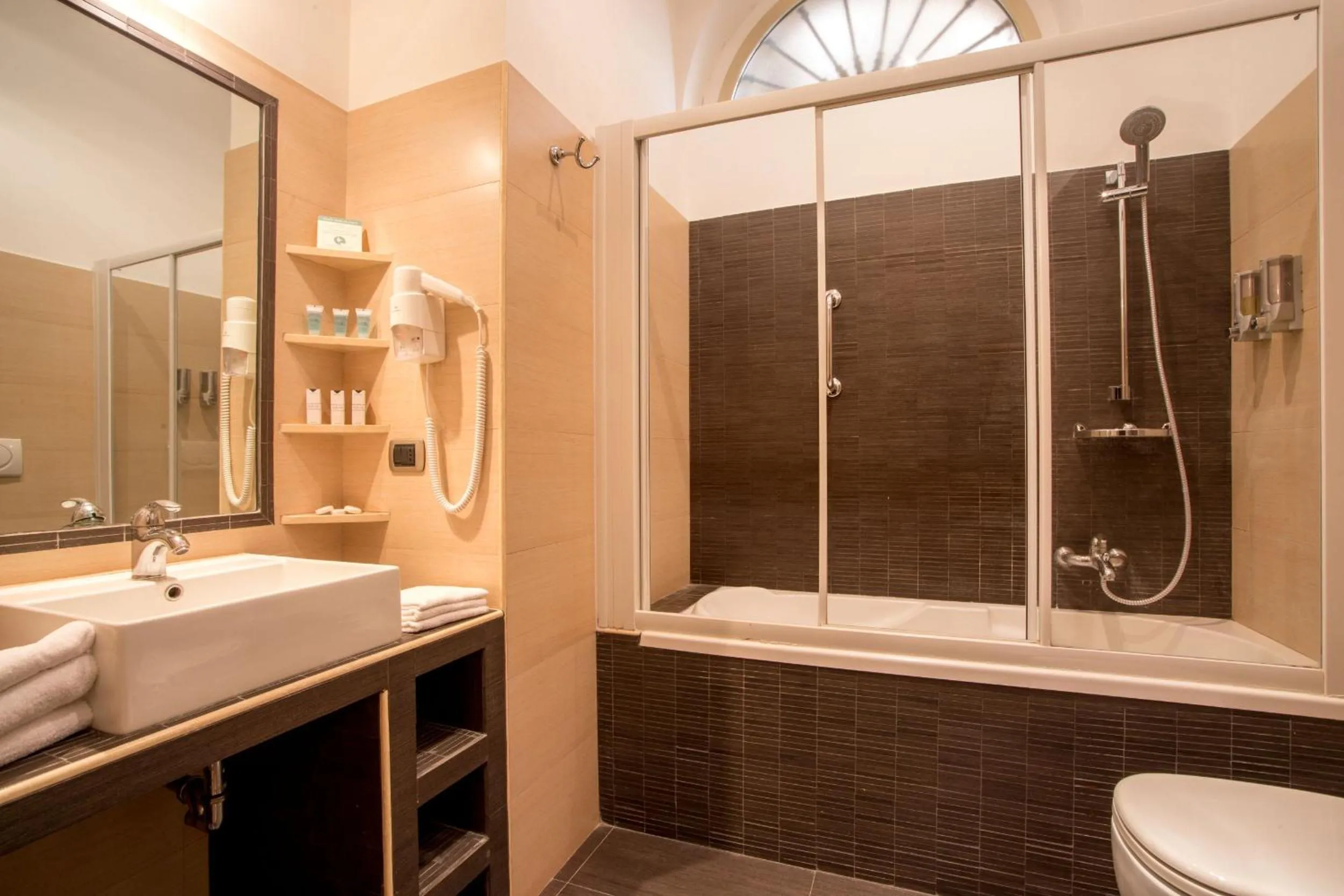 Shower in Basilio 55 Rome