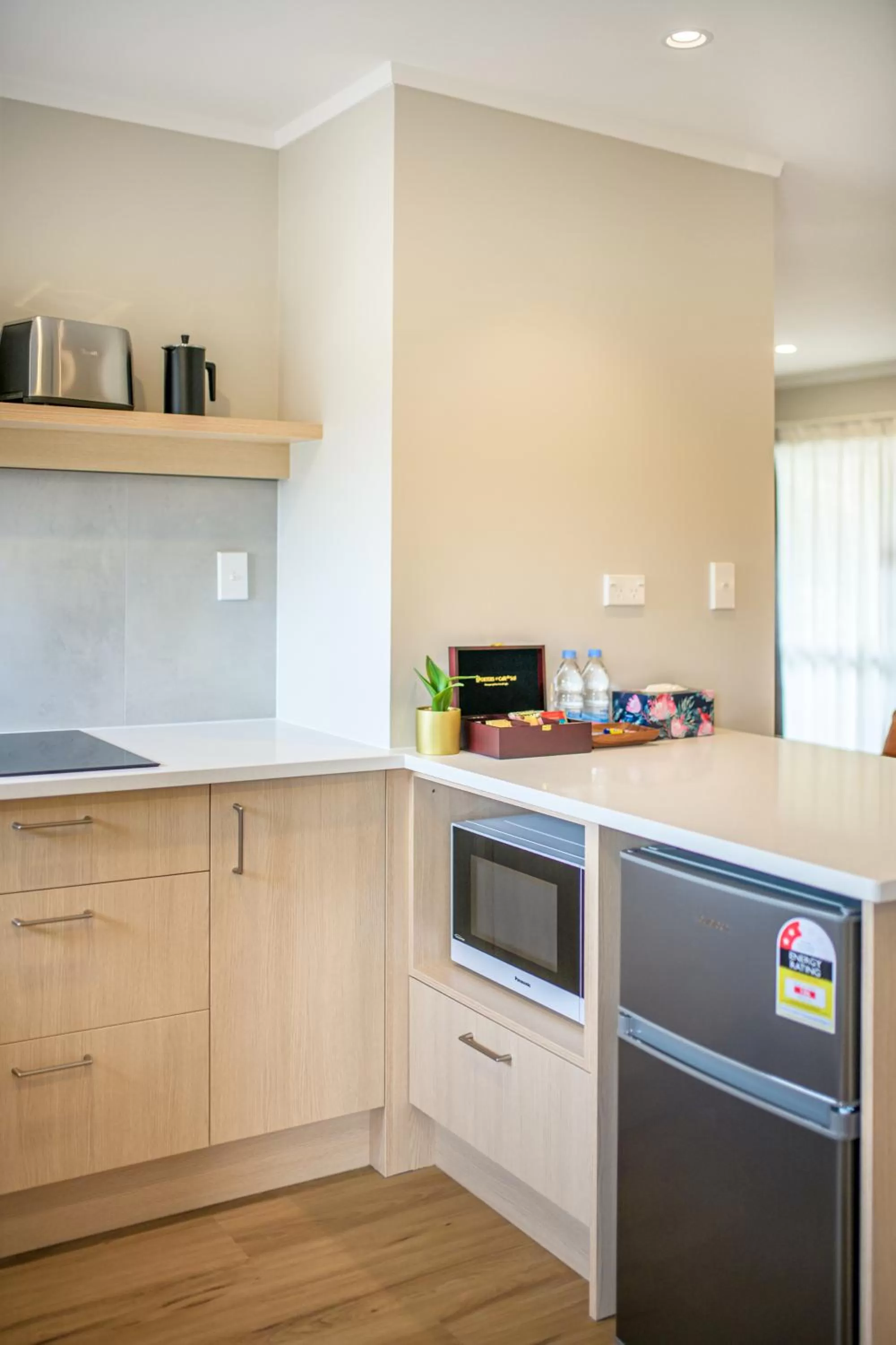 Kitchen or kitchenette in Takapuna International Motor Lodge
