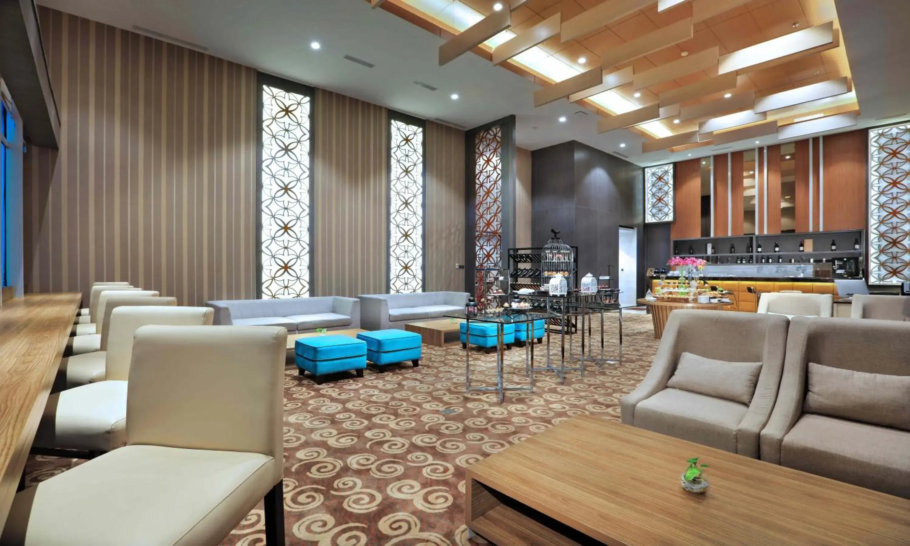 Seating area, Lounge/Bar in ASTON Kartika Grogol Hotel & Conference Center