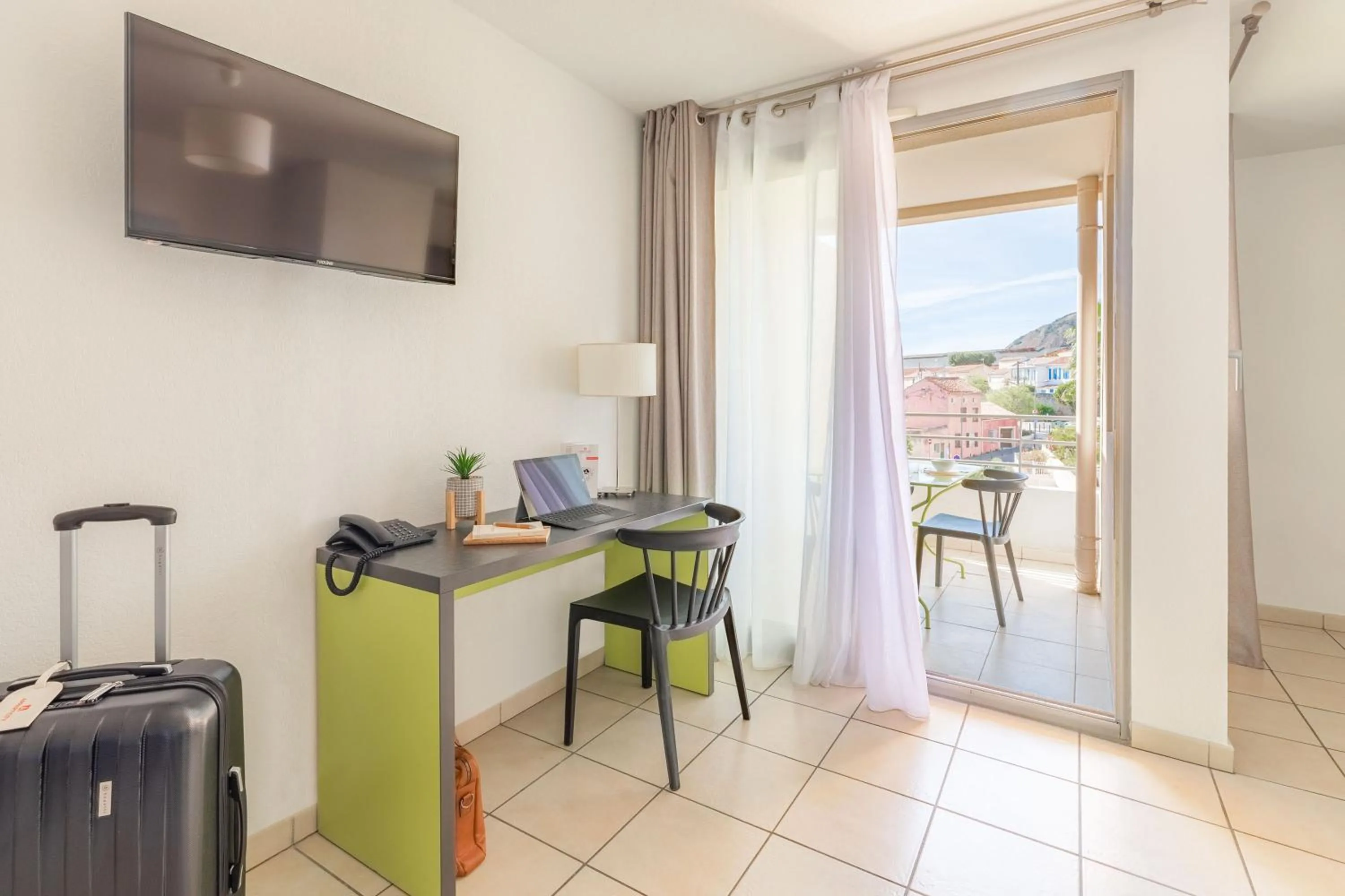 TV and multimedia in Appart'City Confort La Ciotat - Côté Port