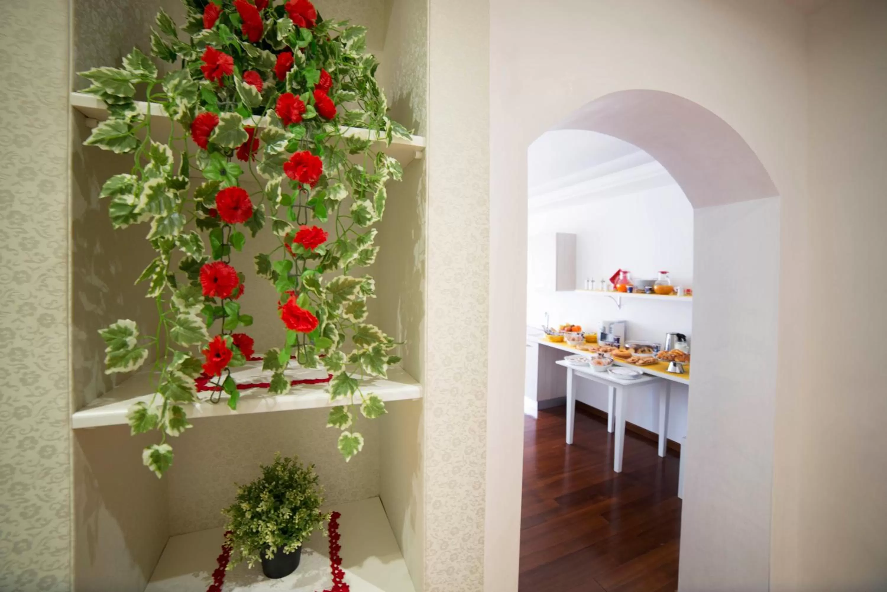 Decorative detail in Di Fronte alla Cupola