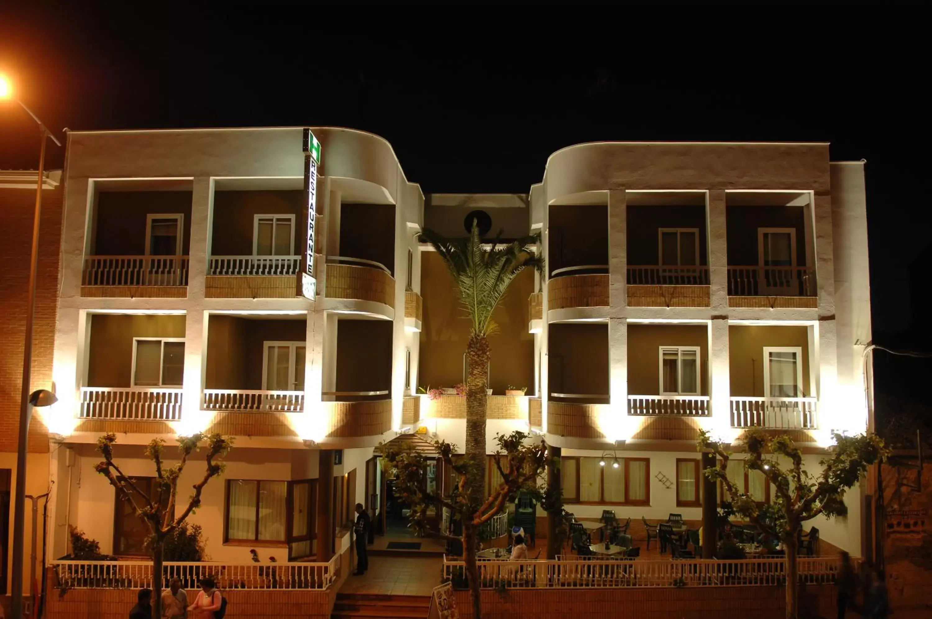 Facade/entrance, Property Building in Hostal La Palmera