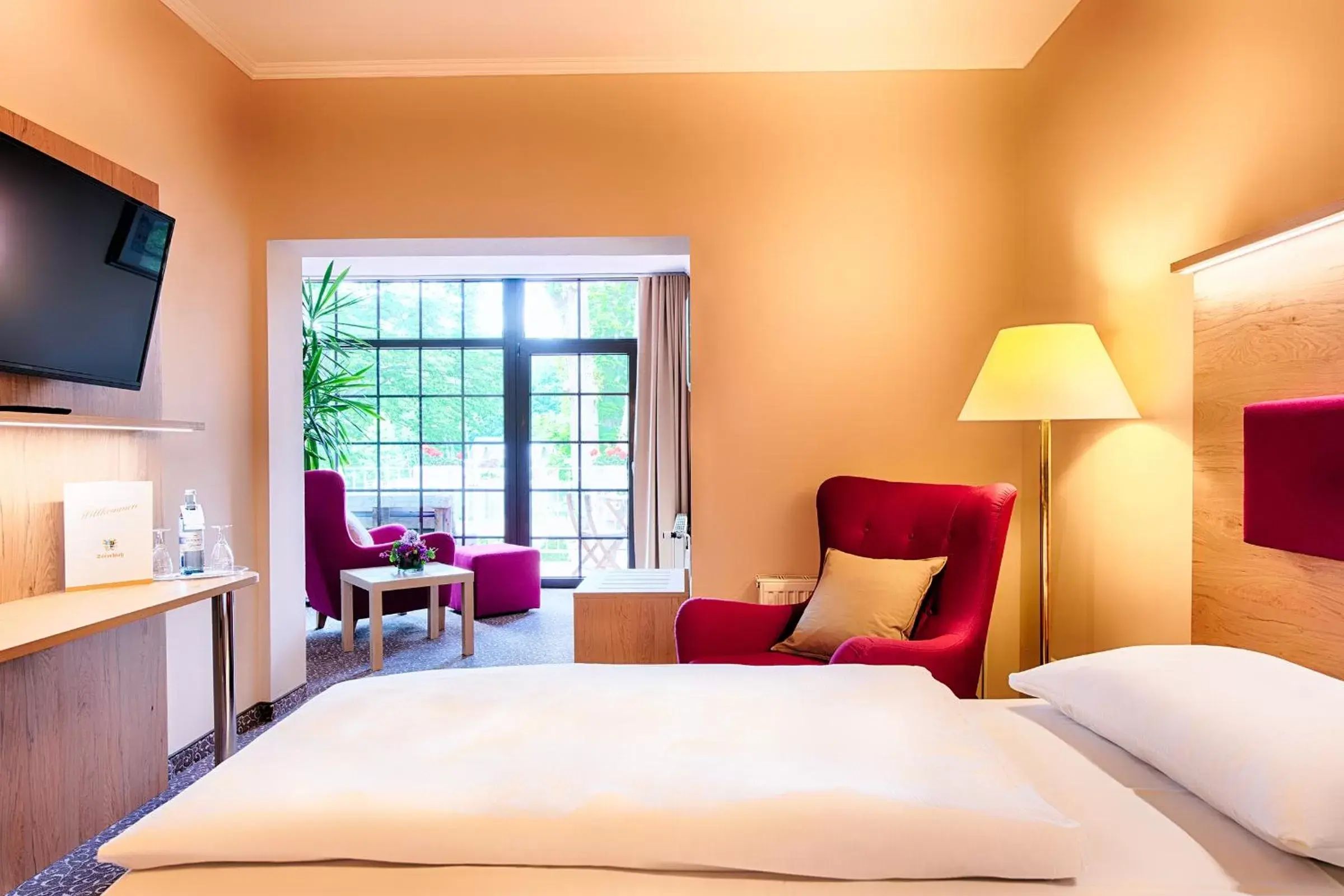 Deluxe Double Room with Balcony - single occupancy in Seeschloß Deluxe Double Room with Balcony - single occupancy in Seeschloß