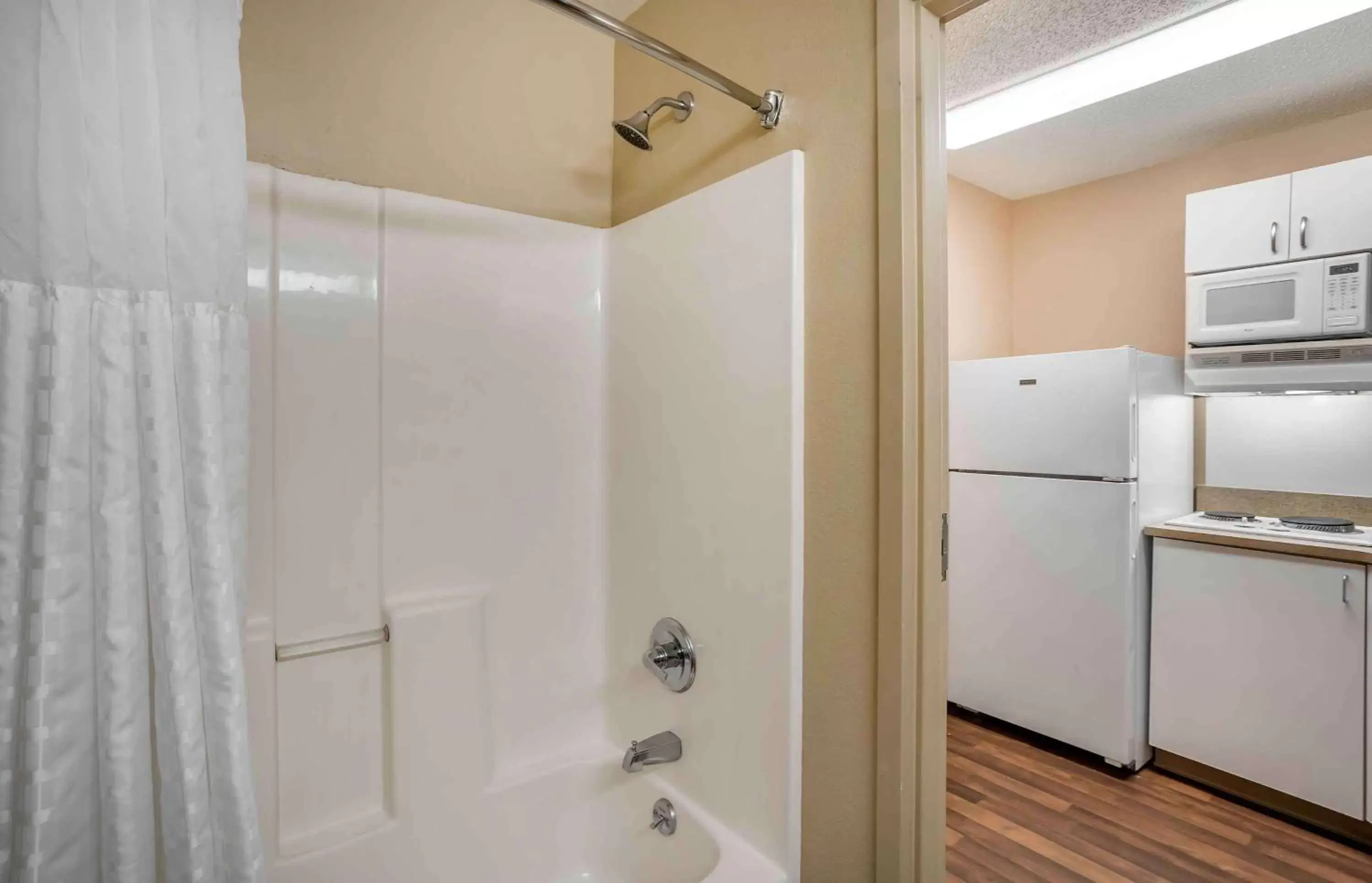 Bathroom in Extended Stay America Suites - Philadelphia - Horsham - Welsh Rd