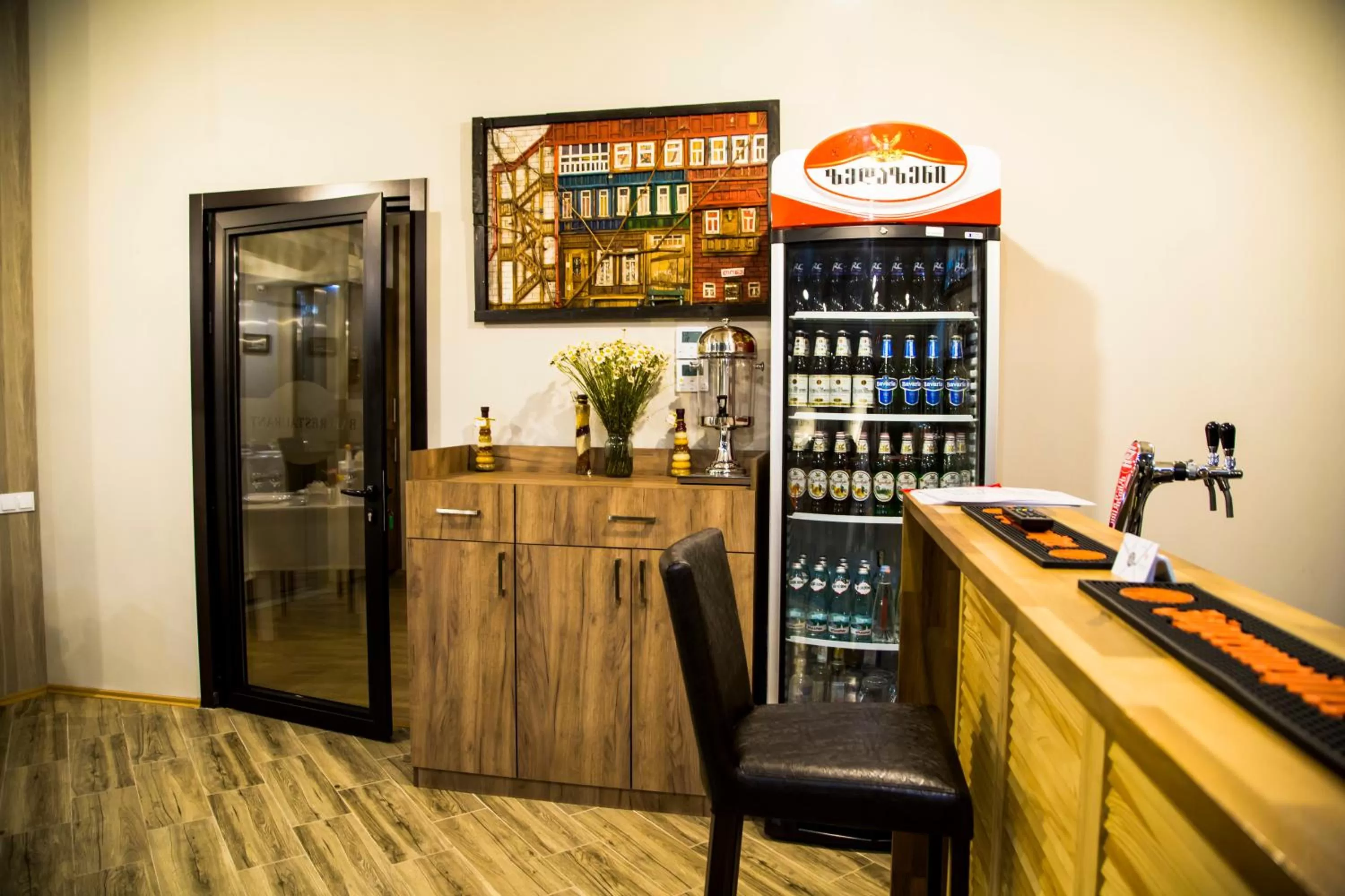 Restaurant/places to eat in Hotel Marlyn