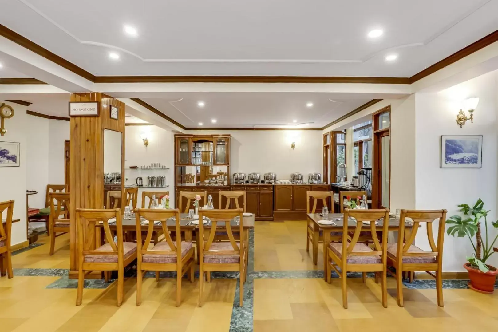 Restaurant/places to eat in Summit Le Royale Hotel, Shimla Restaurant/places to eat in Summit Le Royale Hotel, Shimla