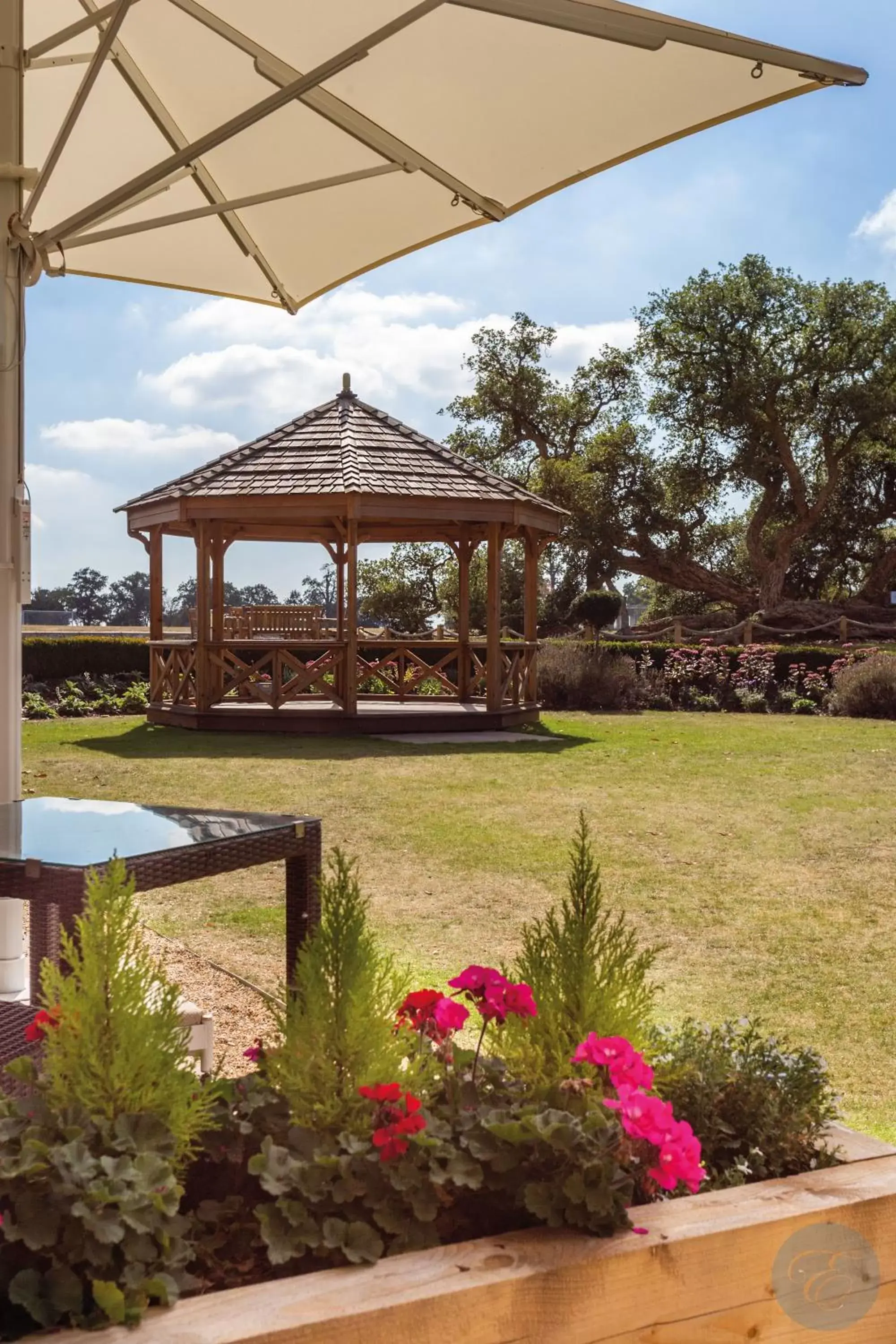 Property building, Swimming Pool in Wivenhoe House Hotel