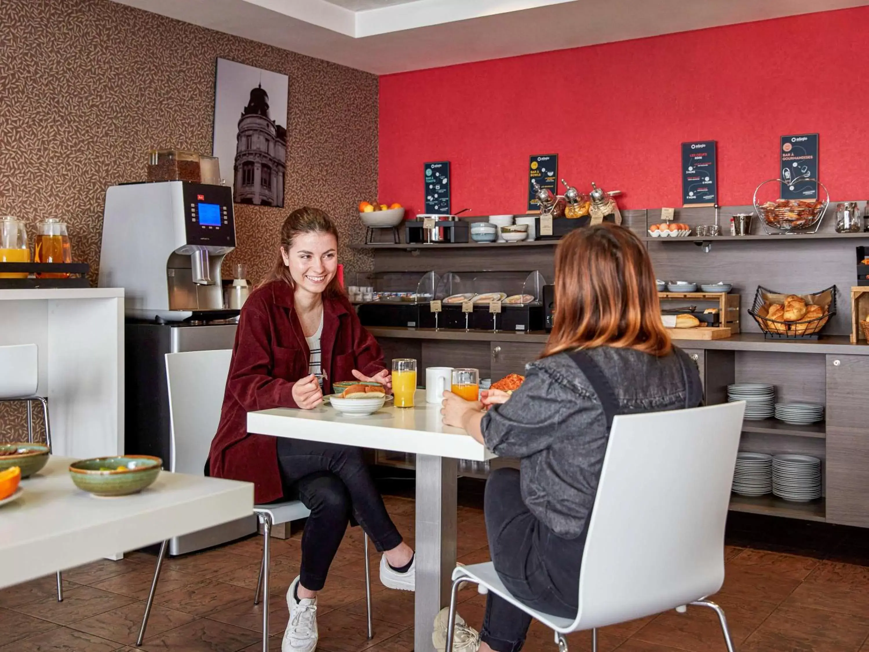 Breakfast in Aparthotel Adagio Access Poitiers