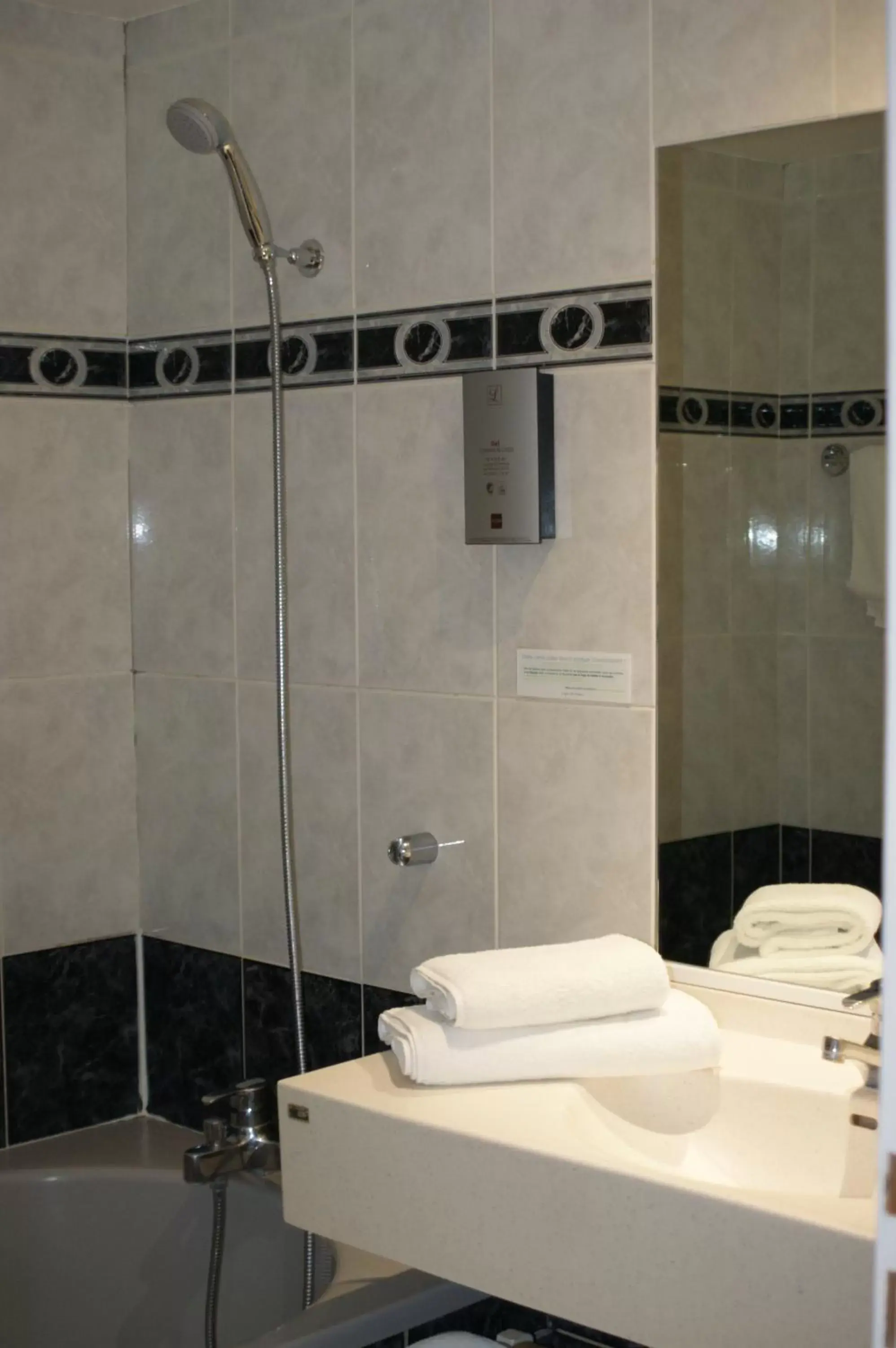 Shower, Bathroom in Hotel Blanc
