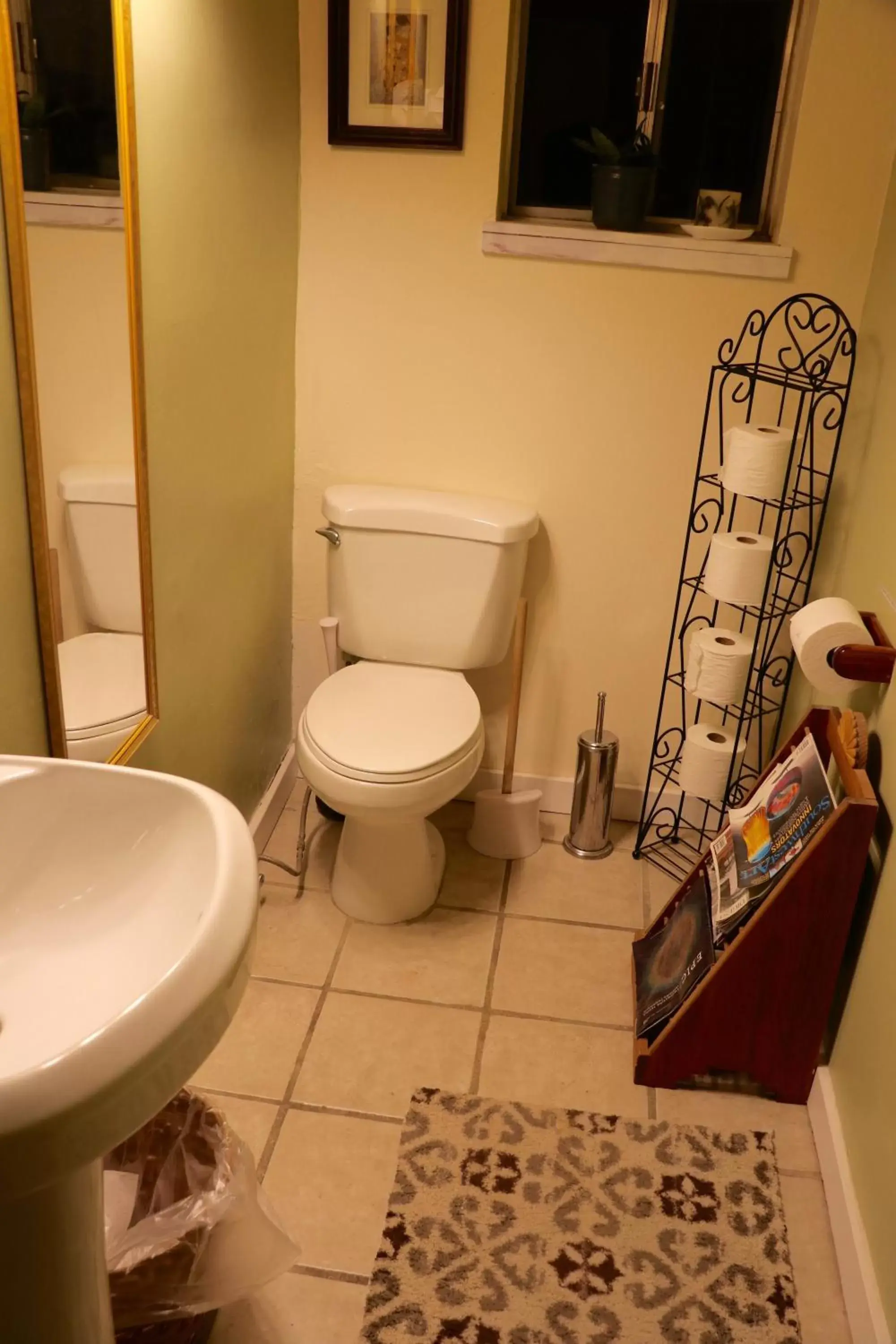 Toilet, Bathroom in Mancos Inn