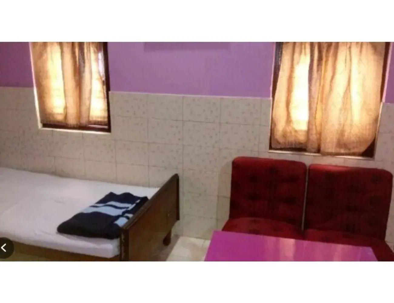 Living room, Bed in Goroomgo Central Guest House Agartala