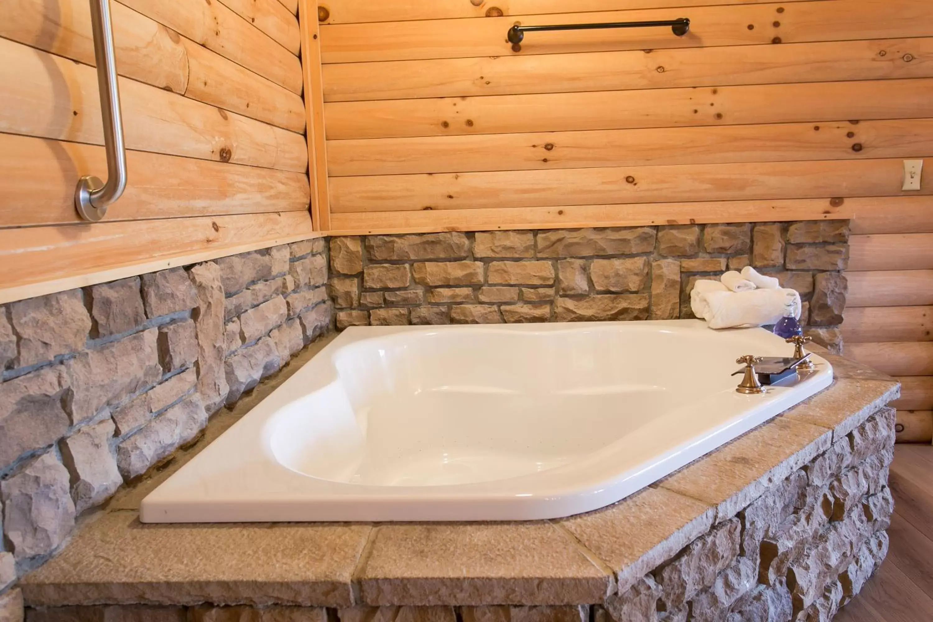 King Suite in Coblentz Country Lodge by Amish Country Lodging King Suite in Coblentz Country Lodge by Amish Country Lodging