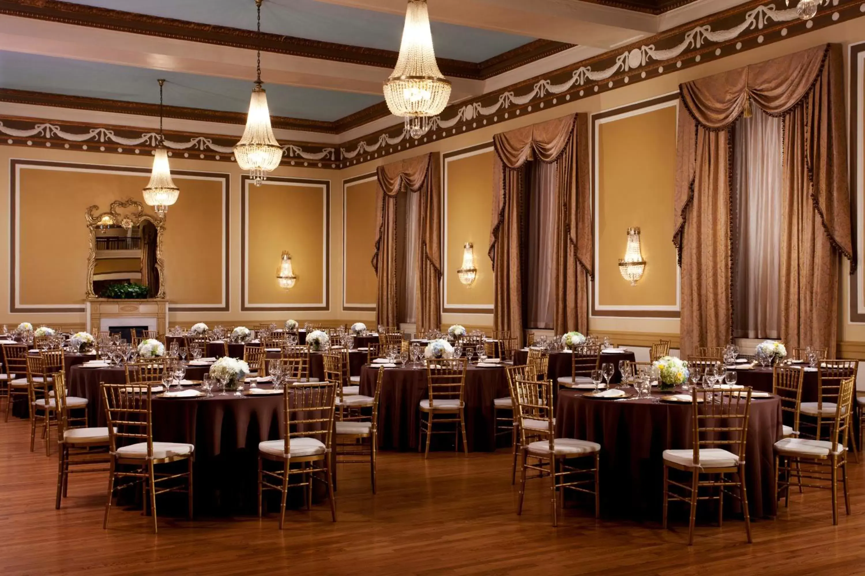 Banquet/Function facilities, Restaurant/Places to Eat in Francis Marion Hotel