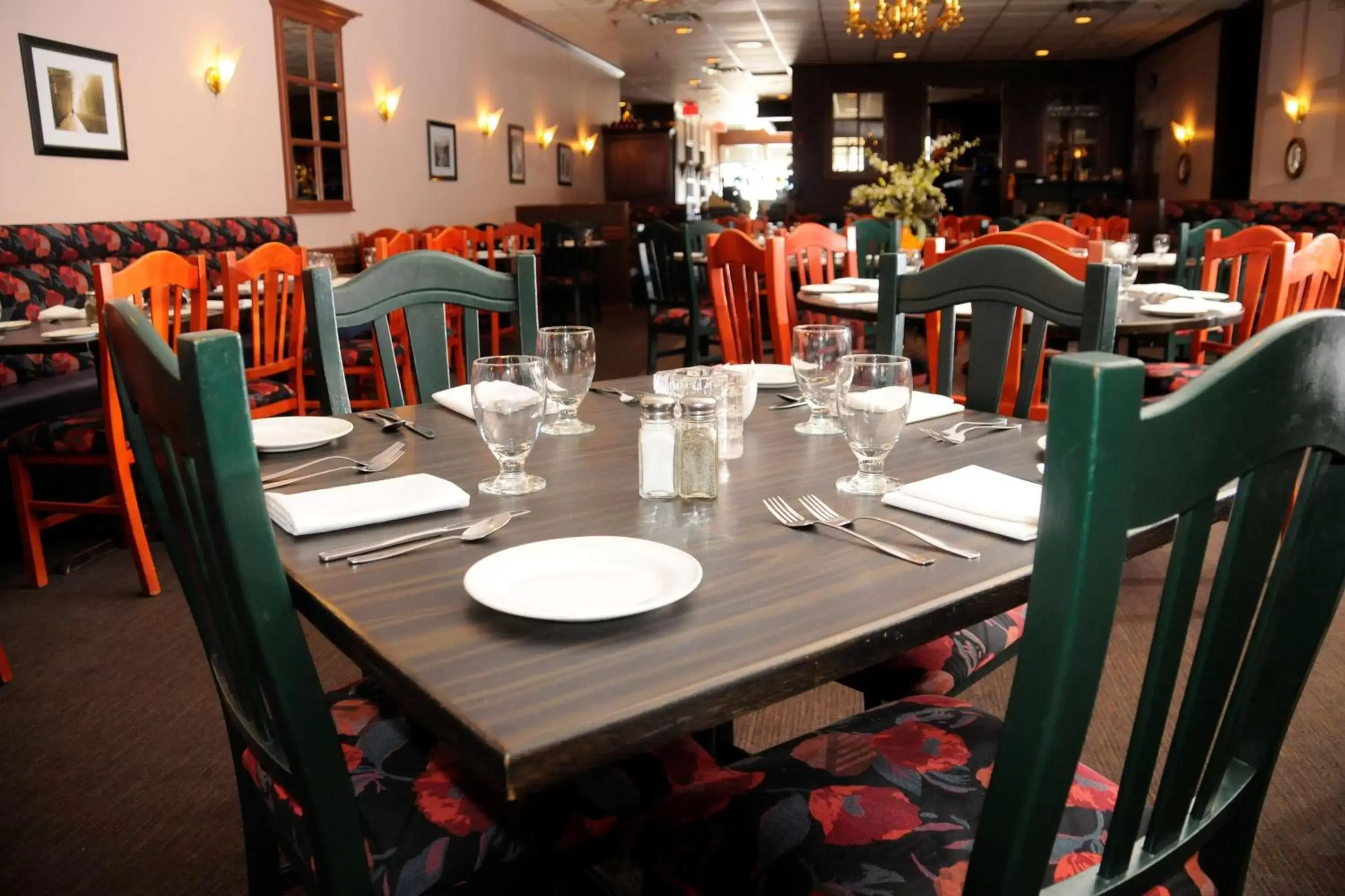 Restaurant/Places to Eat in Best Western Voyageur Place Hotel
