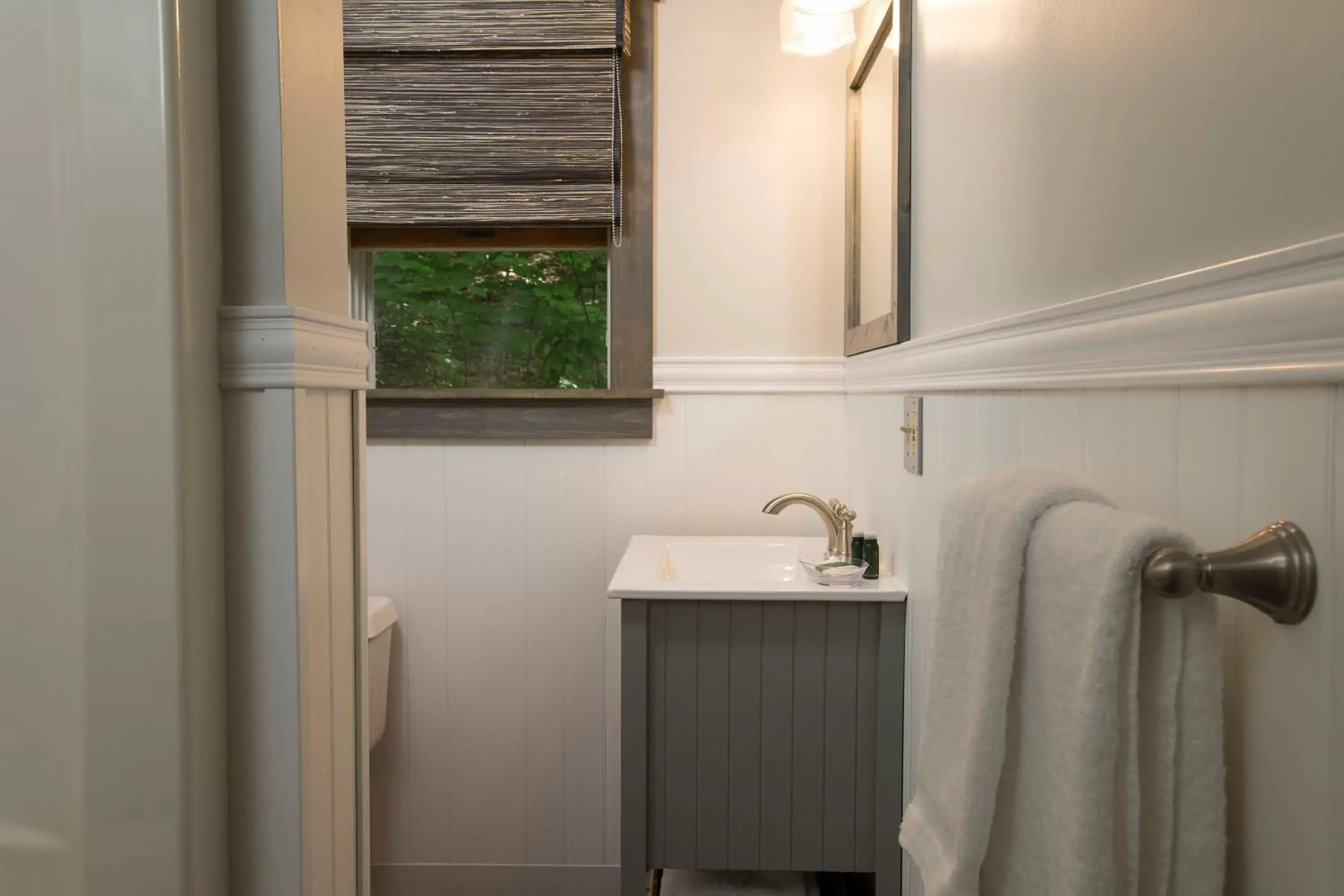 Bathroom in Lake Bomoseen Lodge