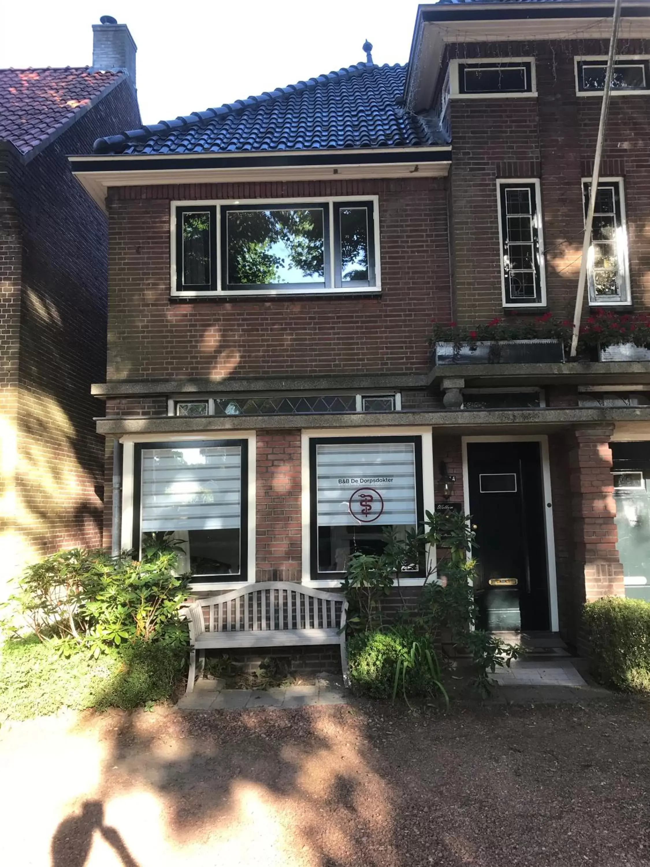 Property Building in B&B de Dorpsdokter