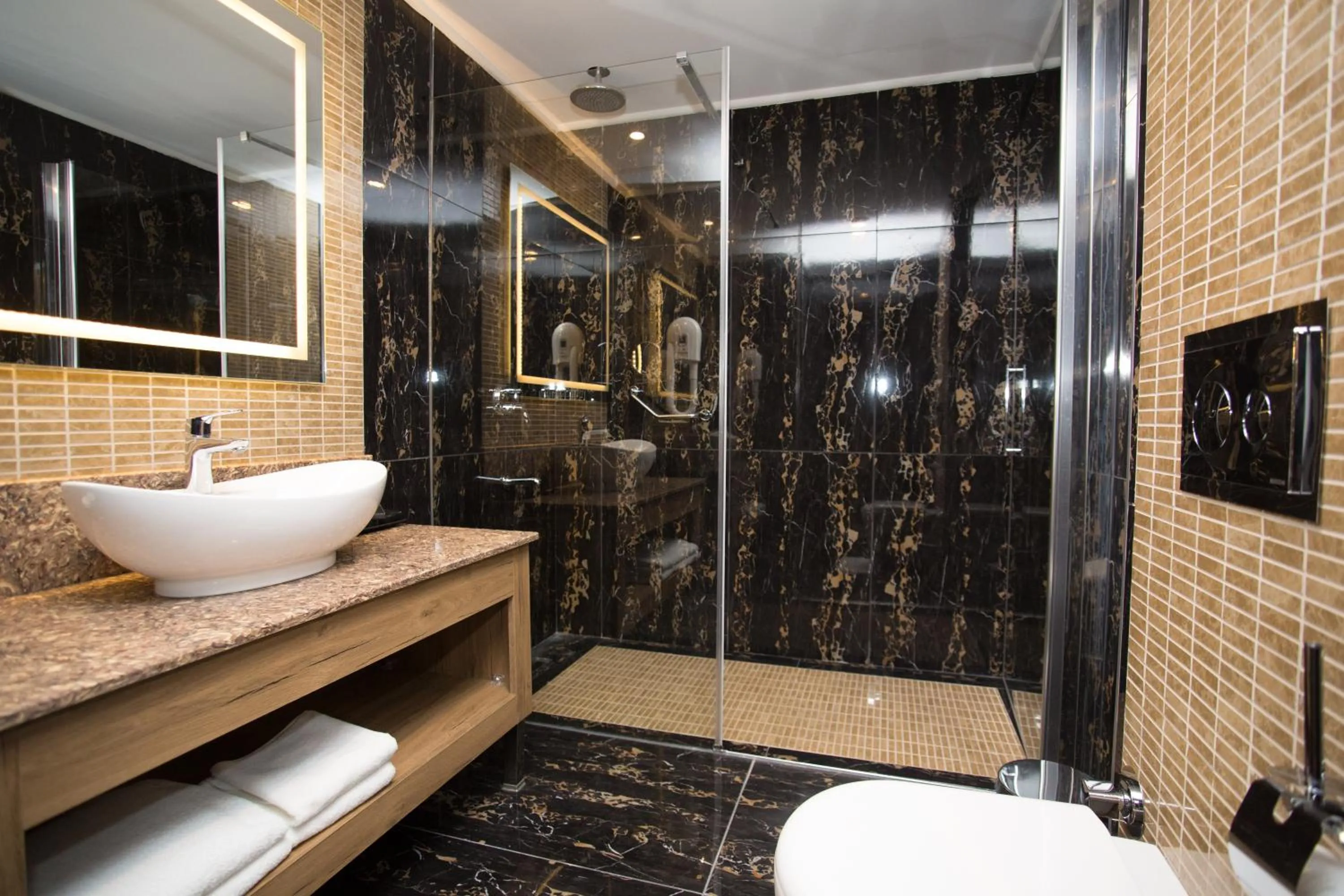 Shower in SKY Business Hotel