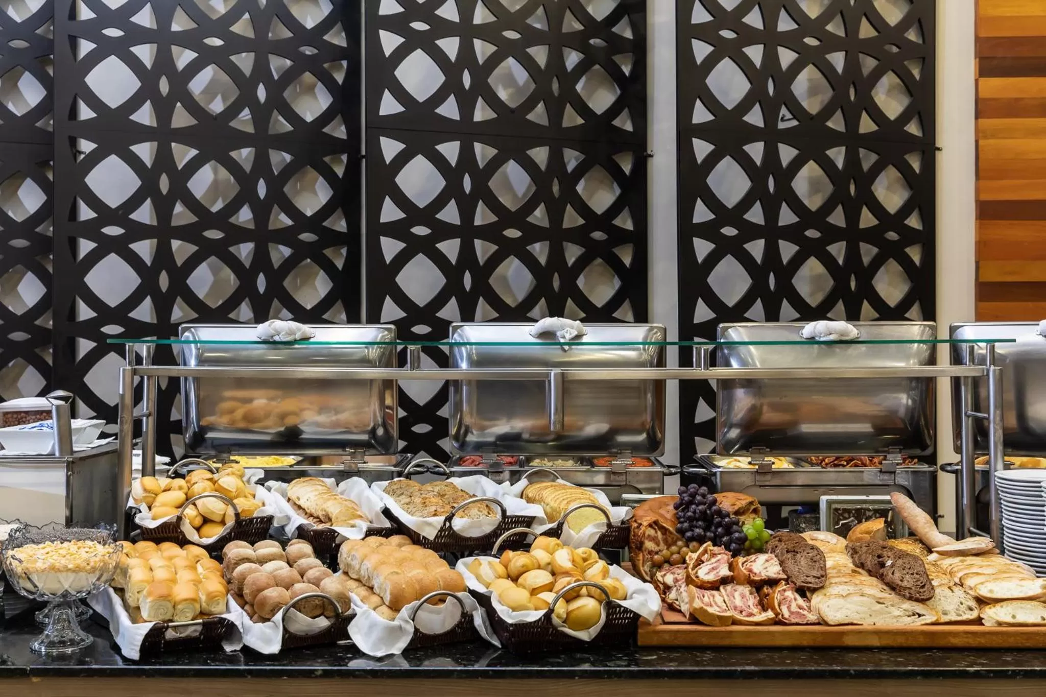 Buffet breakfast in Viale Cataratas Hotel & Eventos