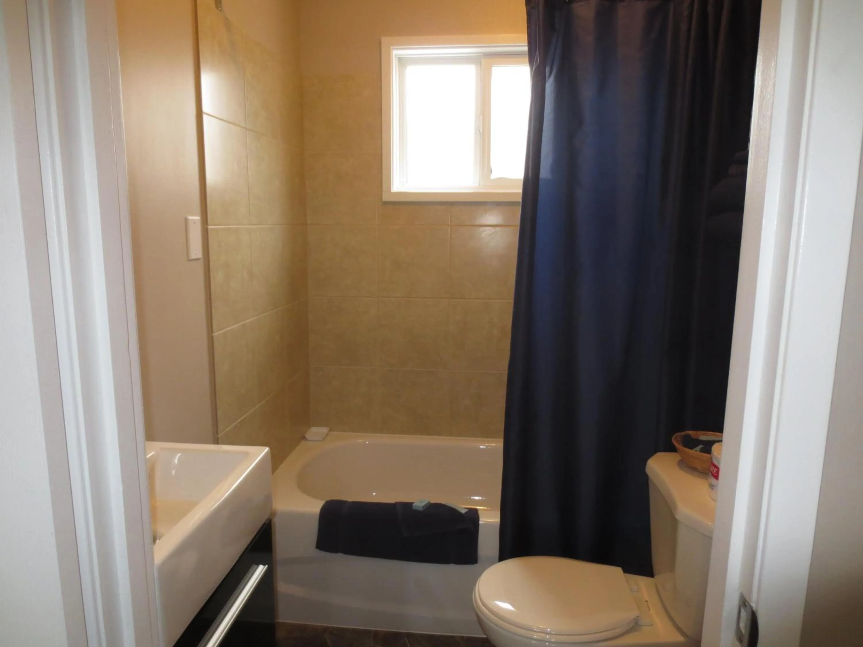 Bathroom in Overlander Motel