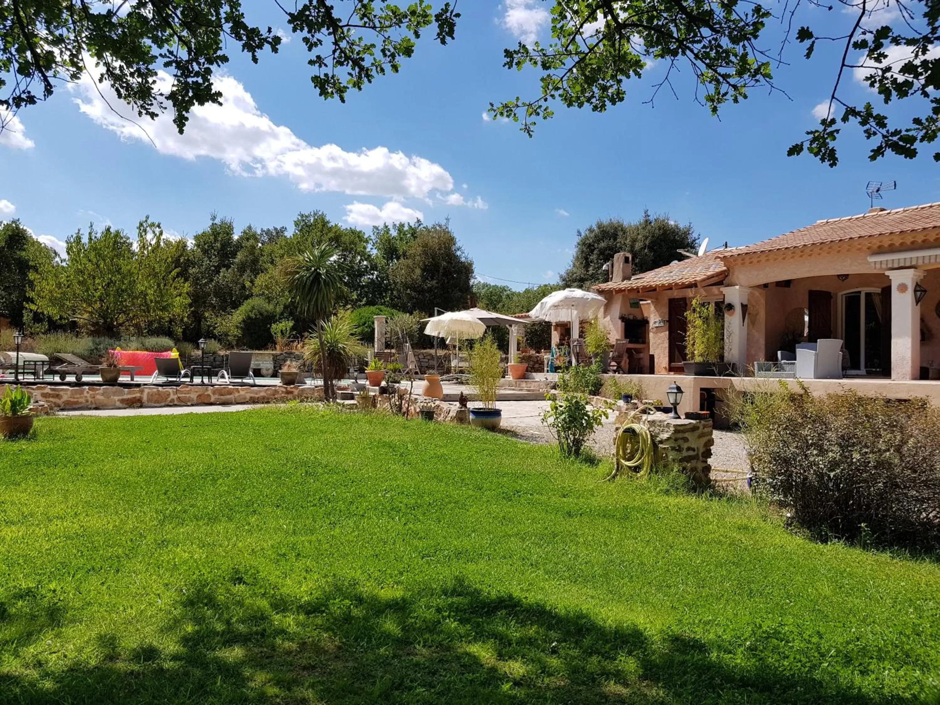 Property Building in Le Jardin des Selves