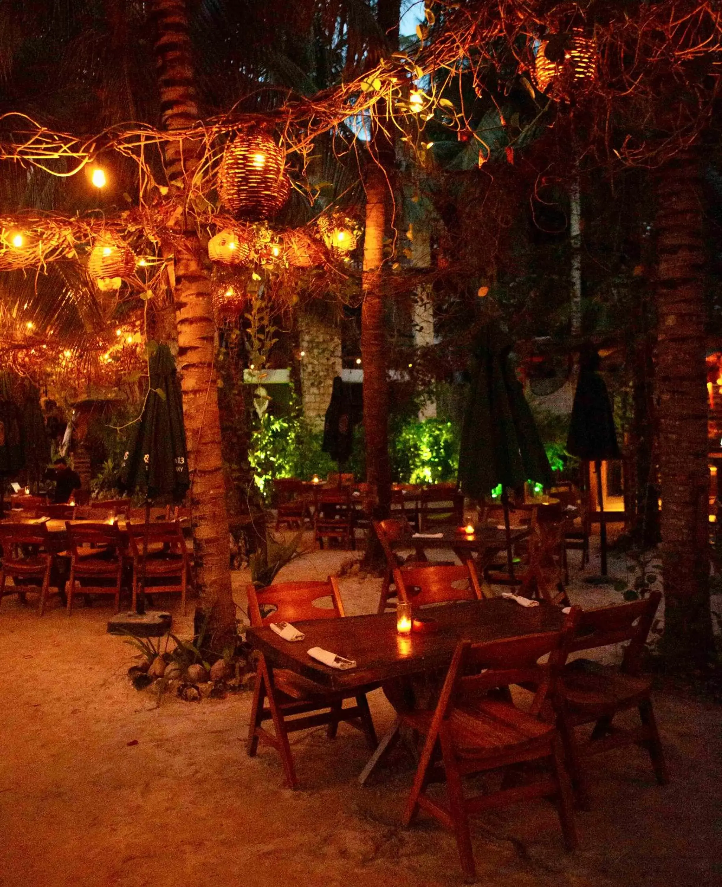 Restaurant/Places to Eat in Nomads Hotel, Hostel & Beachclub