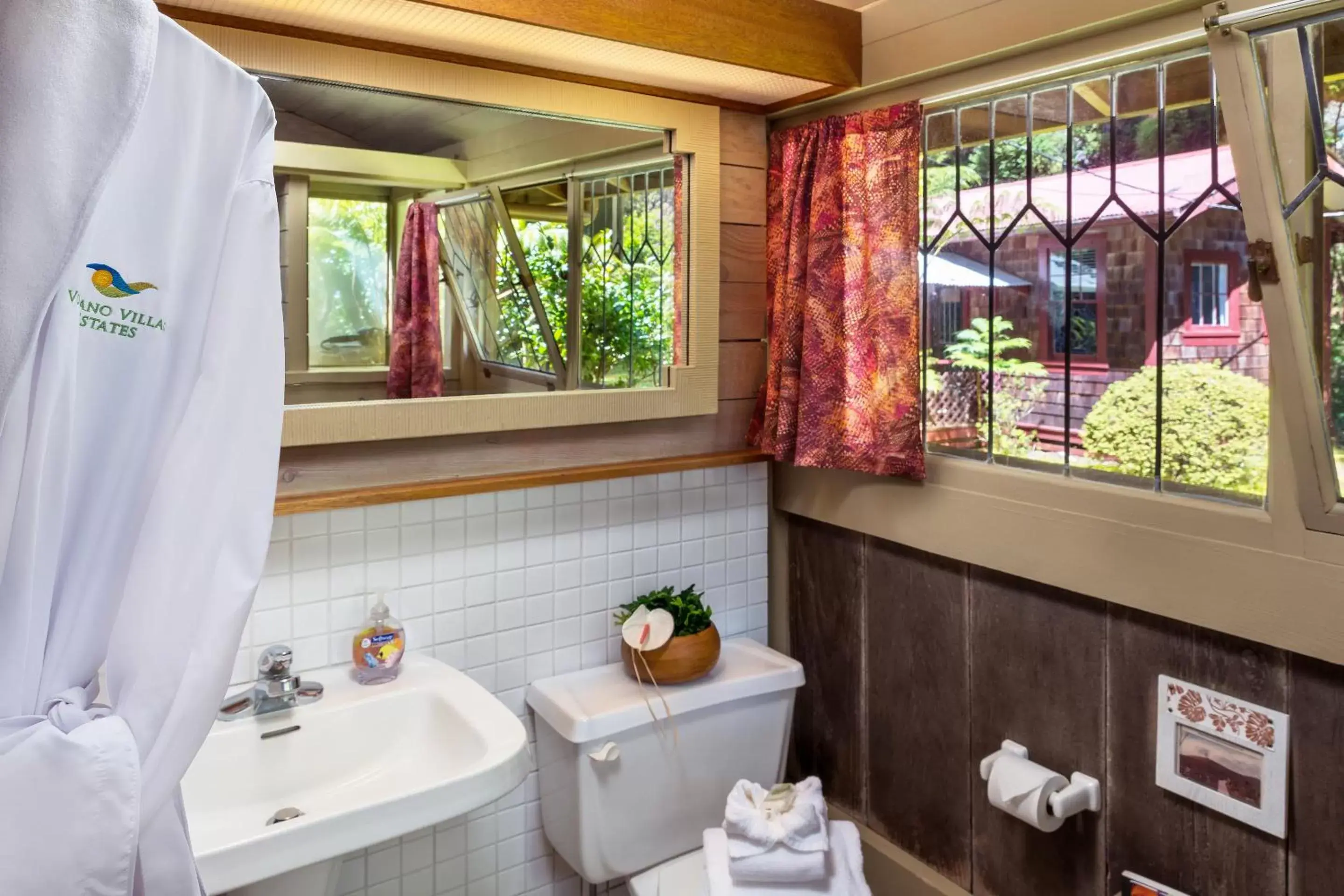 Bathroom in Volcano Village Estates