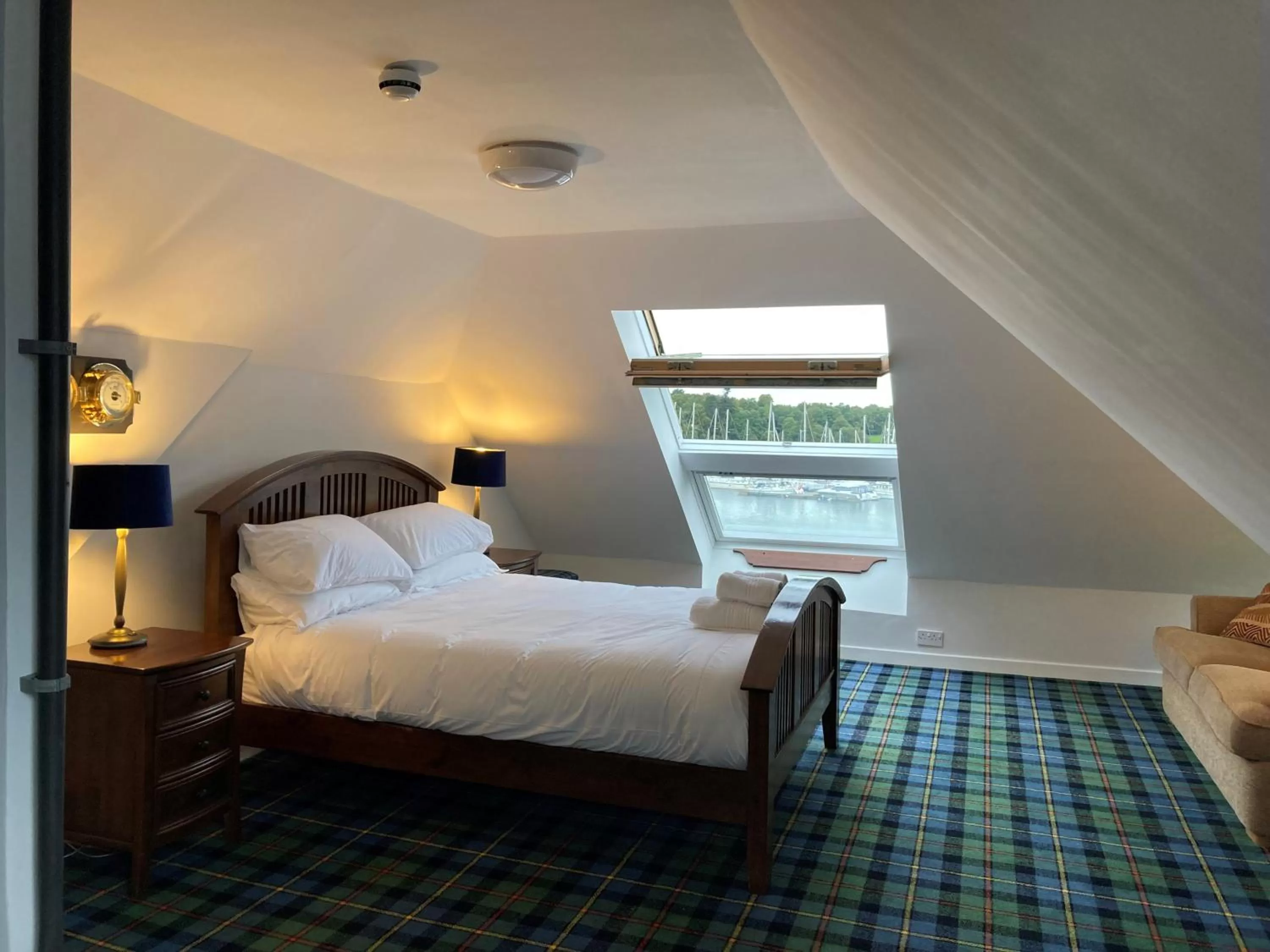 Bed in Dunstaffnage Marina Suites and Lodges