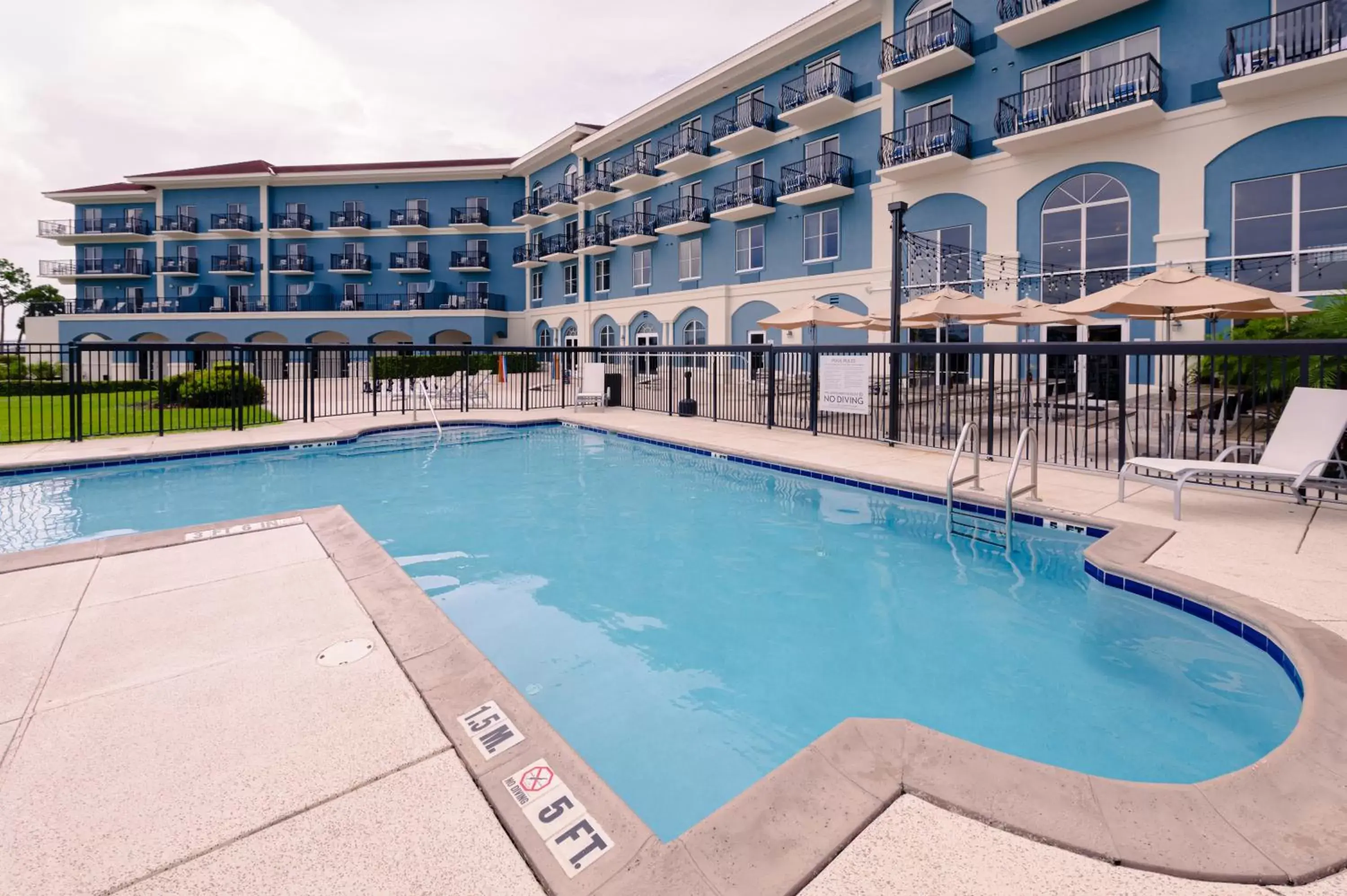 Property building, Swimming Pool in SEVEN Sebring Raceway Hotel