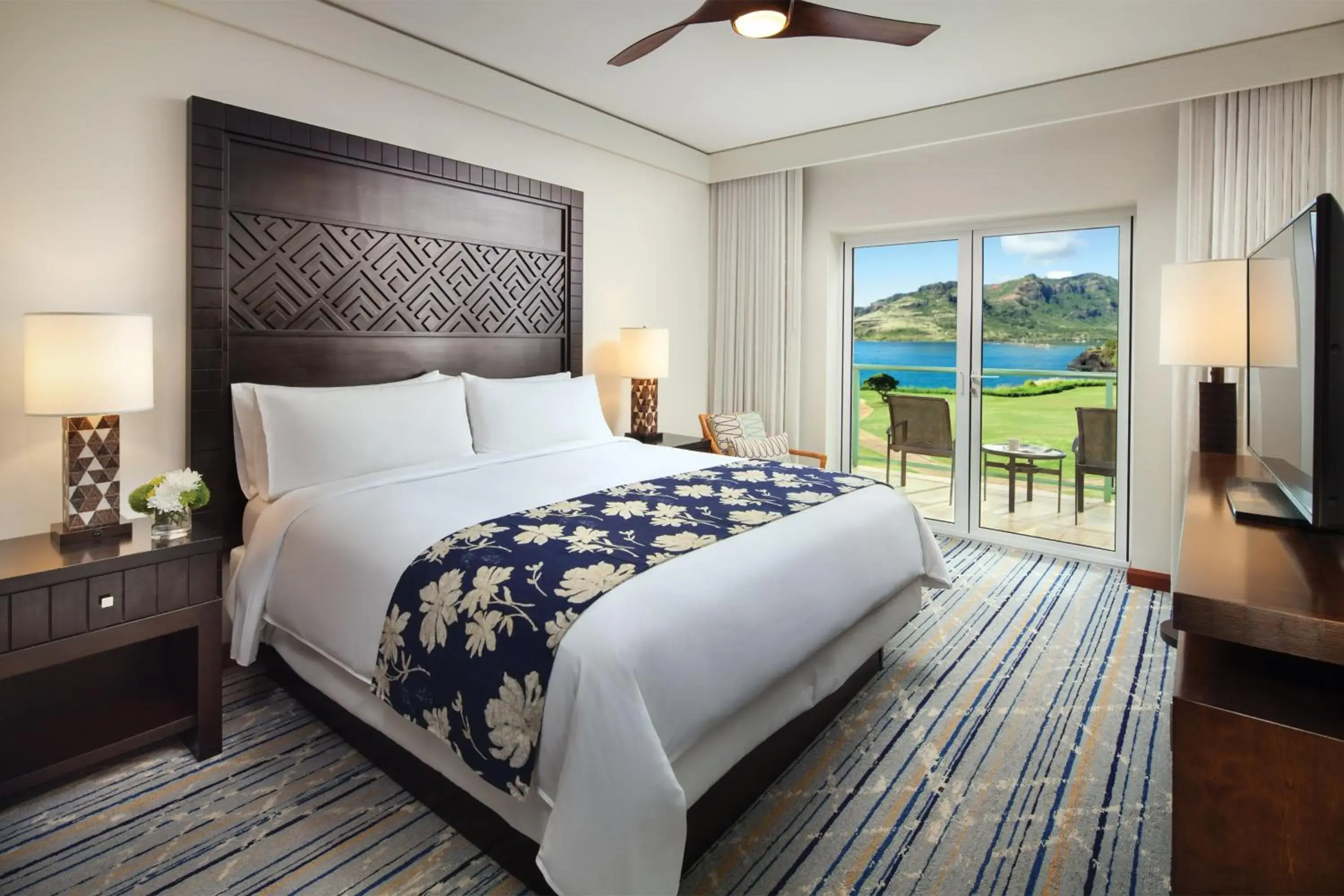 Bedroom, Bed in Marriott's Kauai Lagoons - Kalanipu'u