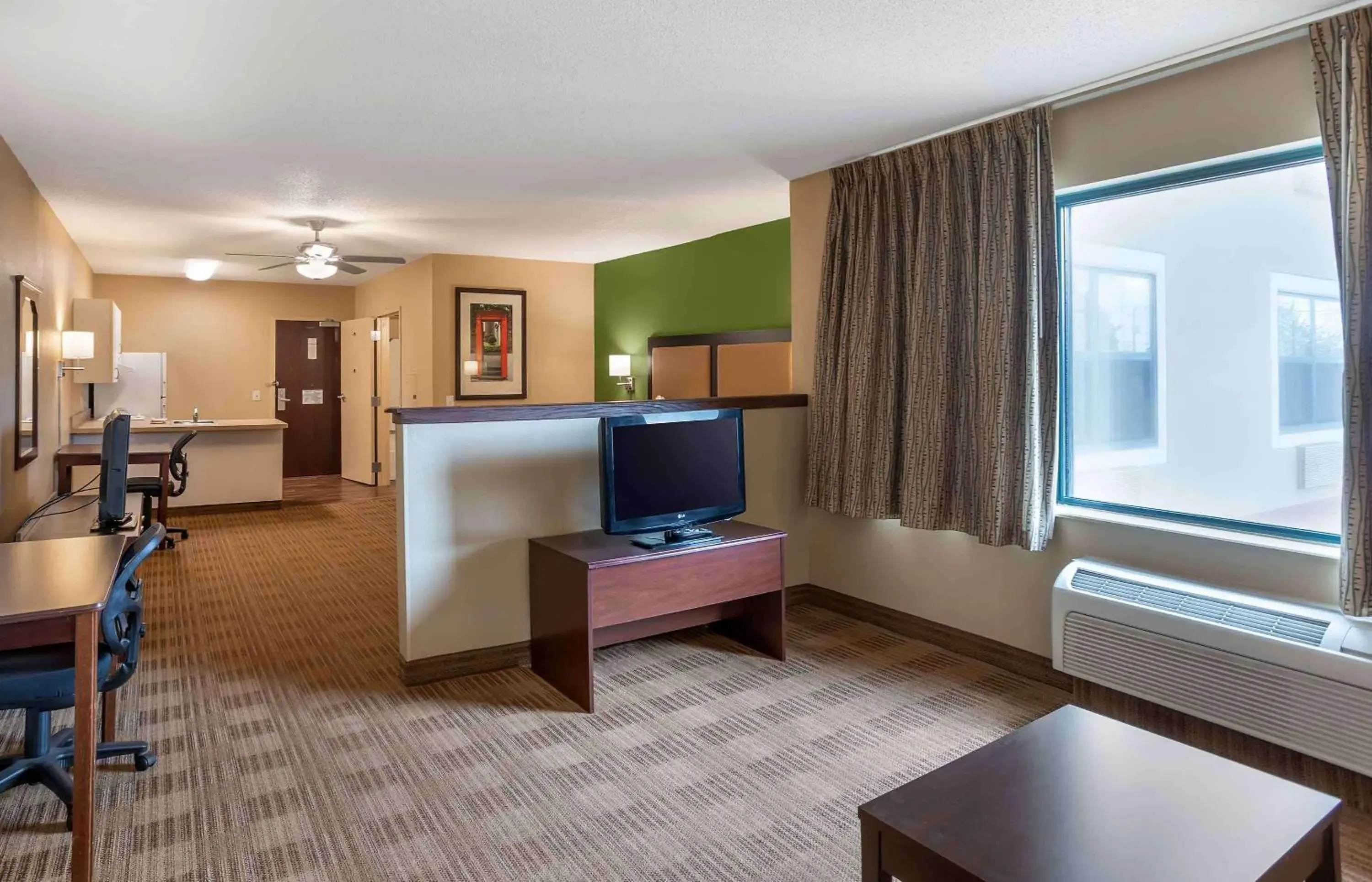 Bedroom, TV/Entertainment Center in Extended Stay America Suites - Minneapolis - Maple Grove