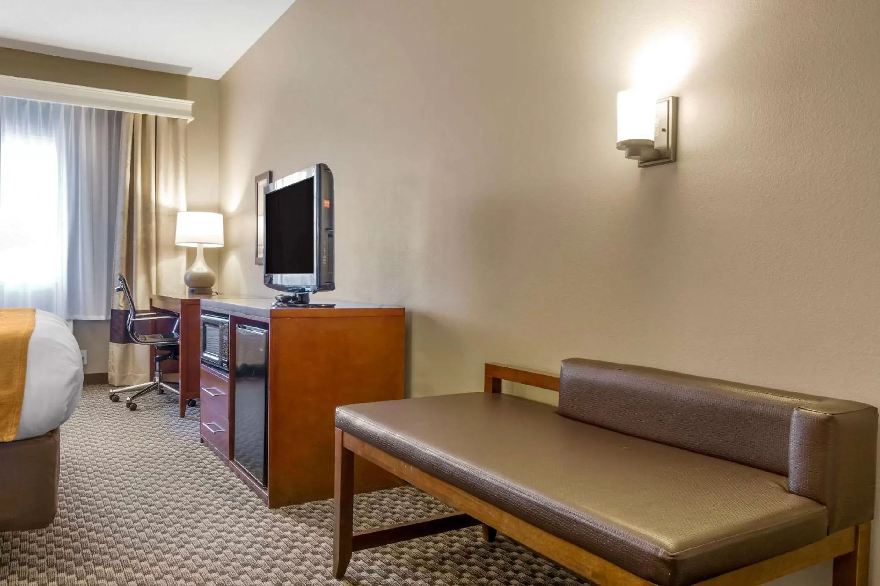 Photo of the whole room, Seating Area in Comfort Inn Auburn – Seattle
