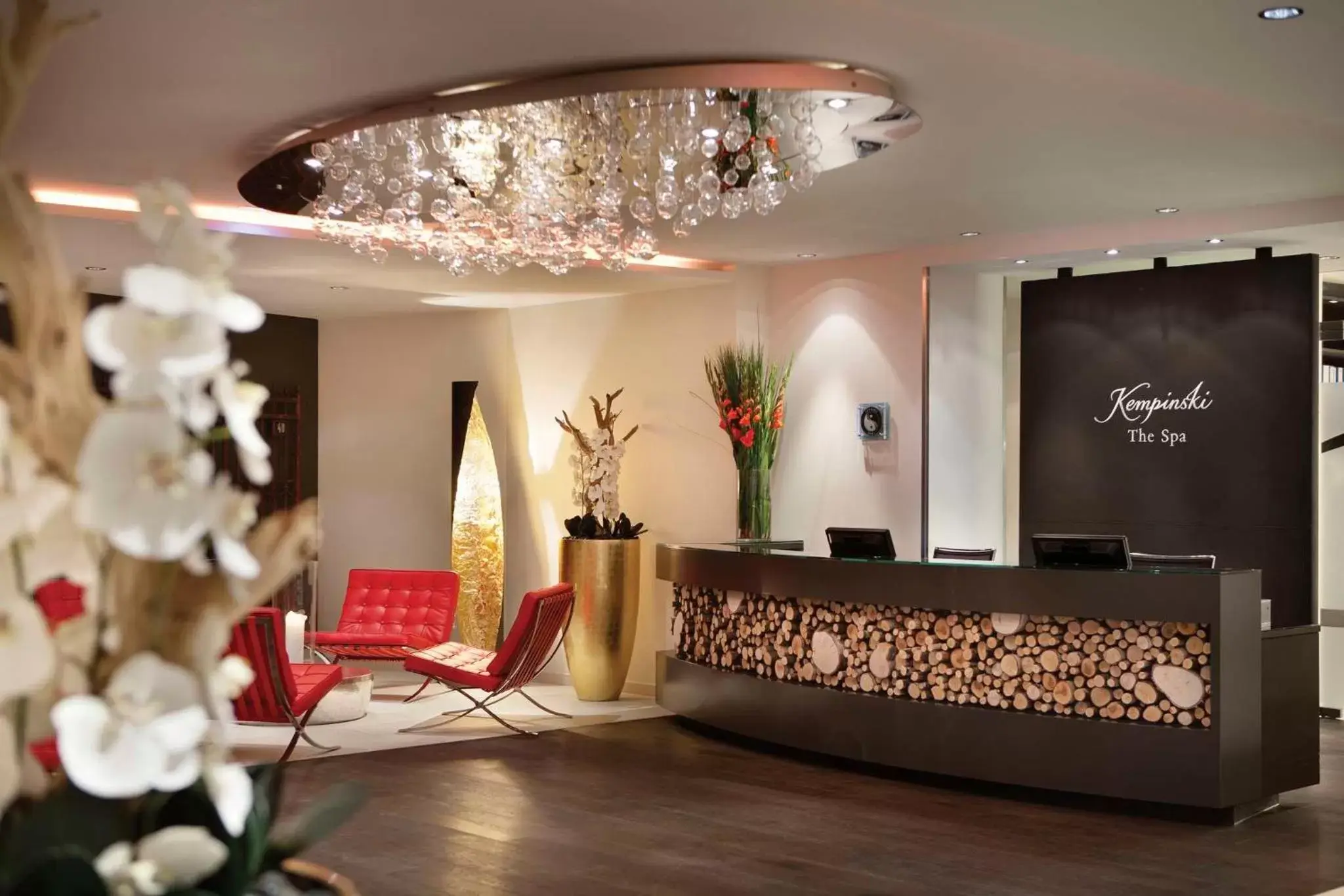 Spa and wellness centre/facilities, Lobby/Reception in Kempinski Hotel Das Tirol