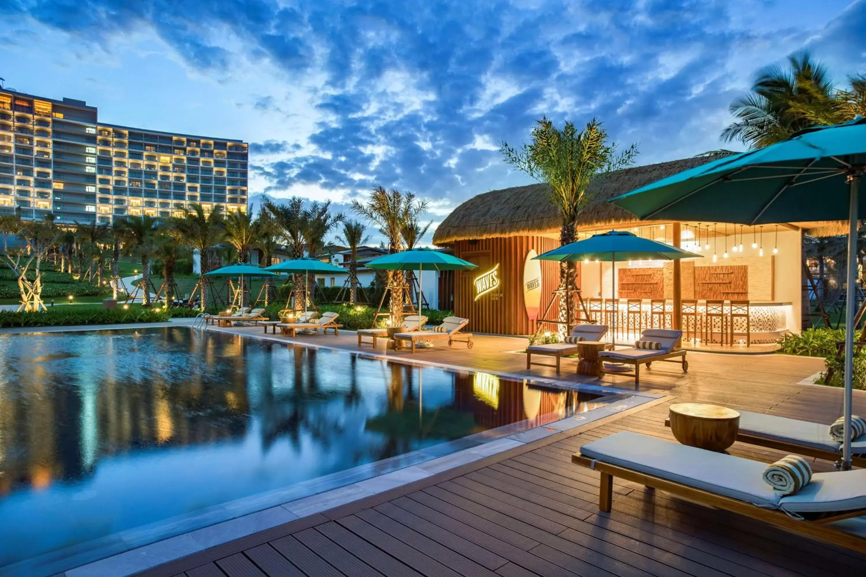 Lounge or bar, Swimming Pool in Radisson Blu Resort Cam Ranh