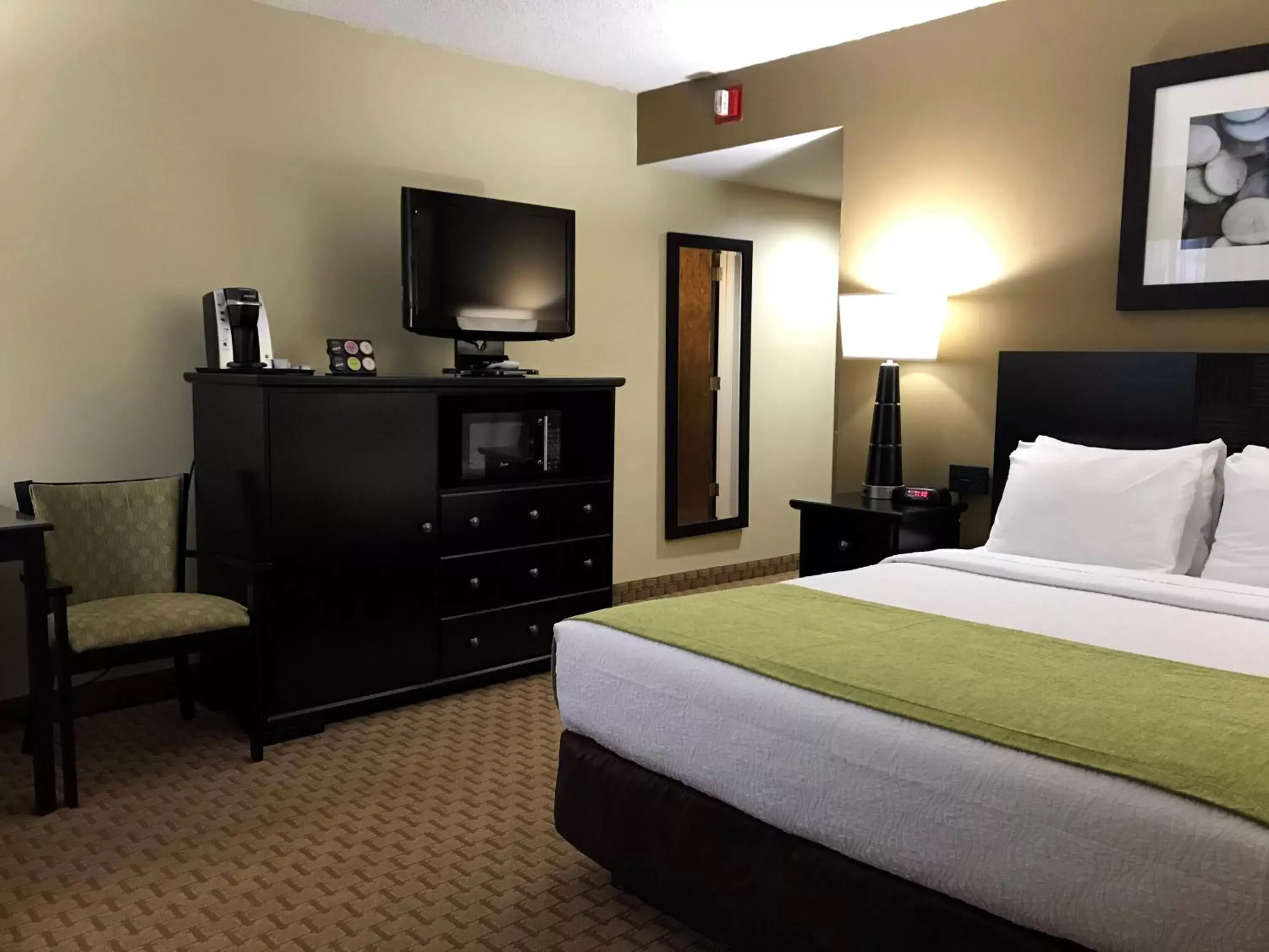 Seating area, Bed in NavajoLand Hotel