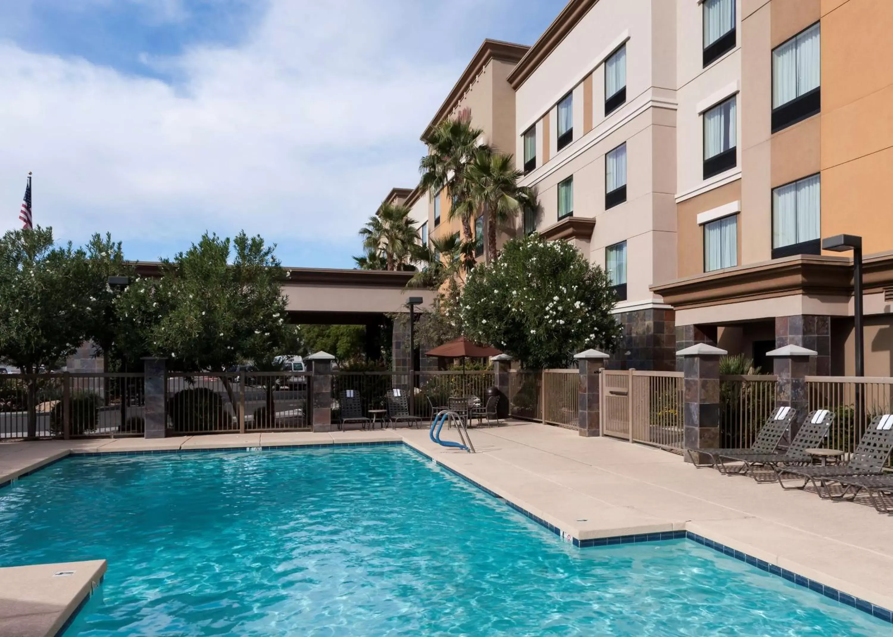 Pool view, Swimming Pool in Hampton Inn & Suites Phoenix North/Happy Valley