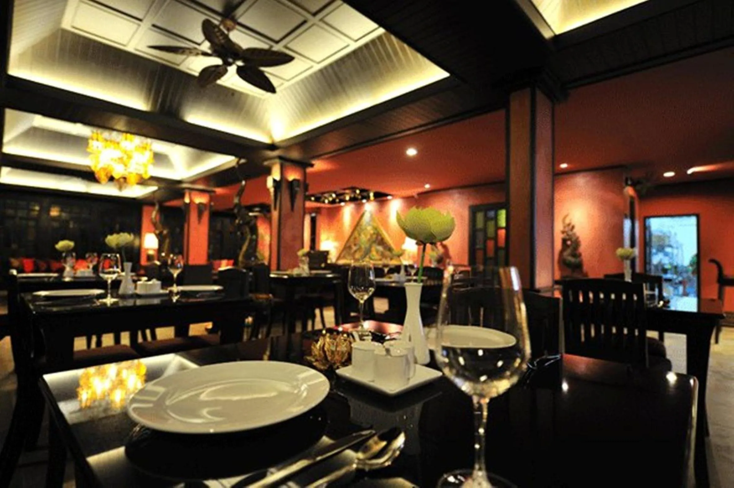 Restaurant/places to eat in Siralanna Hotel