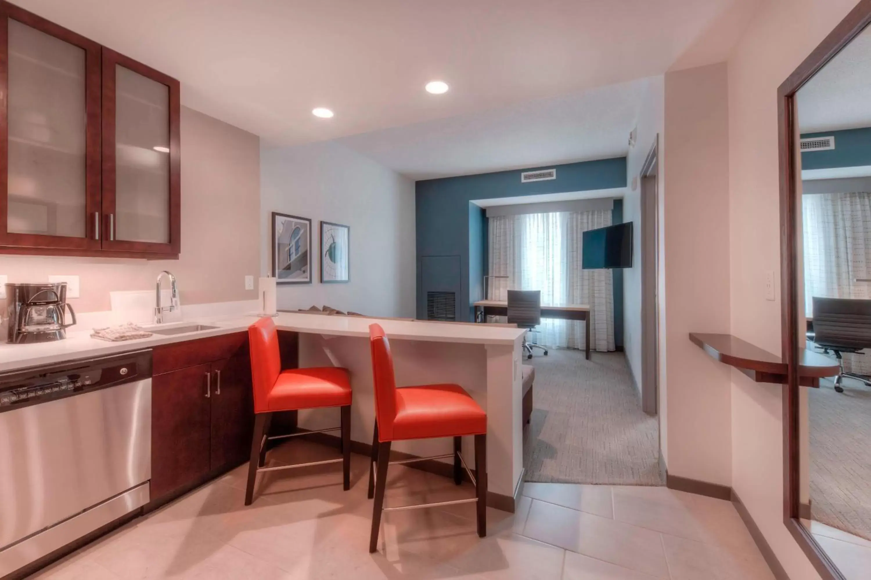 Bedroom, Kitchen/Kitchenette in Residence Inn by Marriott Raleigh Downtown