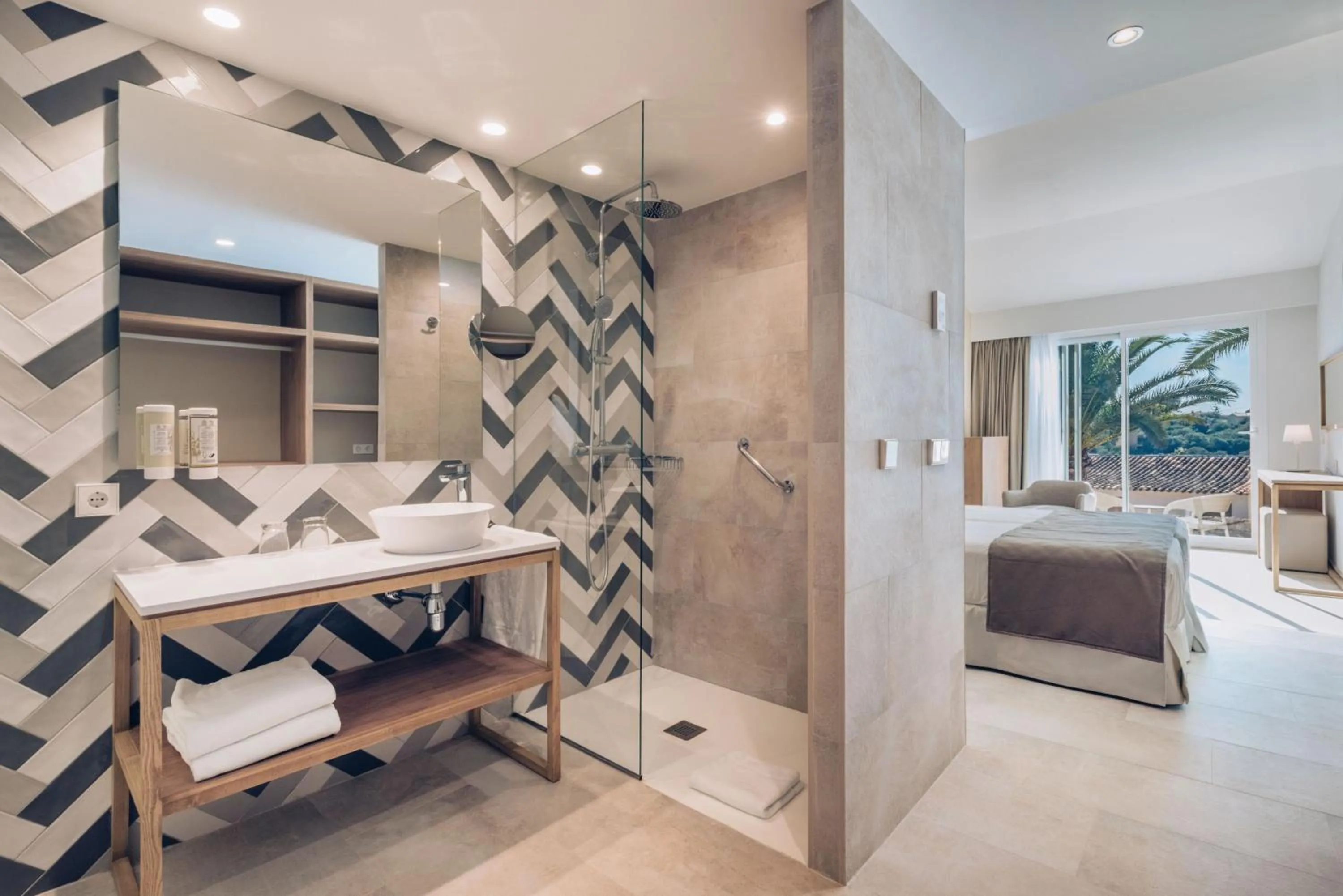 Bathroom, Bed in Iberostar Waves Cala Domingos All Inclusive