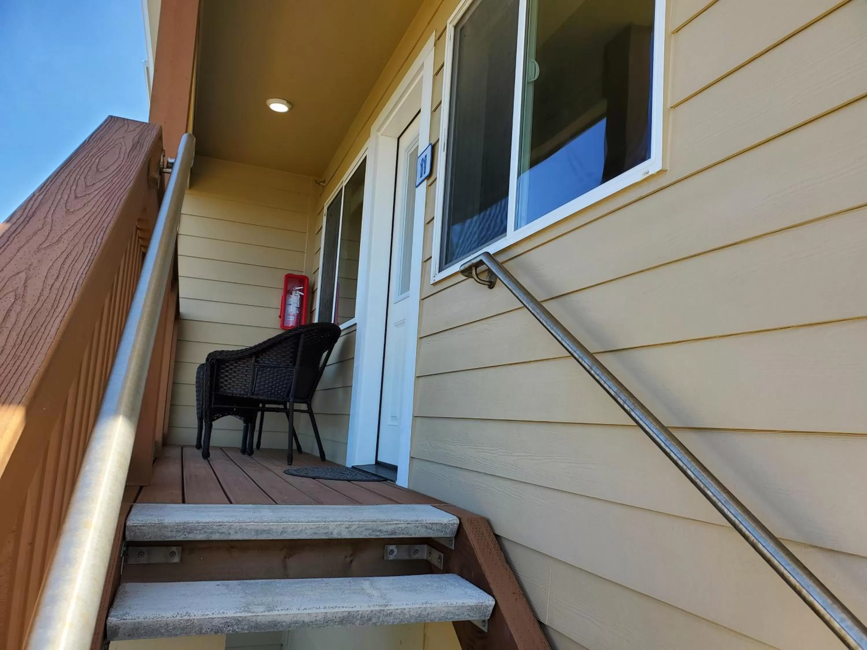Patio, Balcony/Terrace in Moonstone Beach Motel